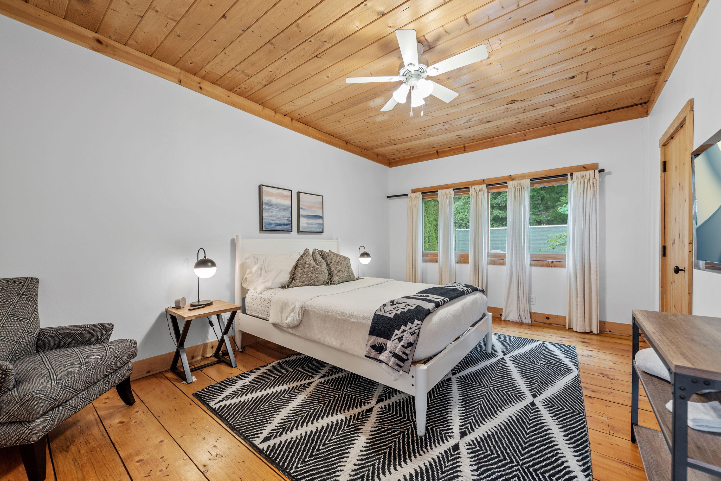 15157 Lakeshore Road