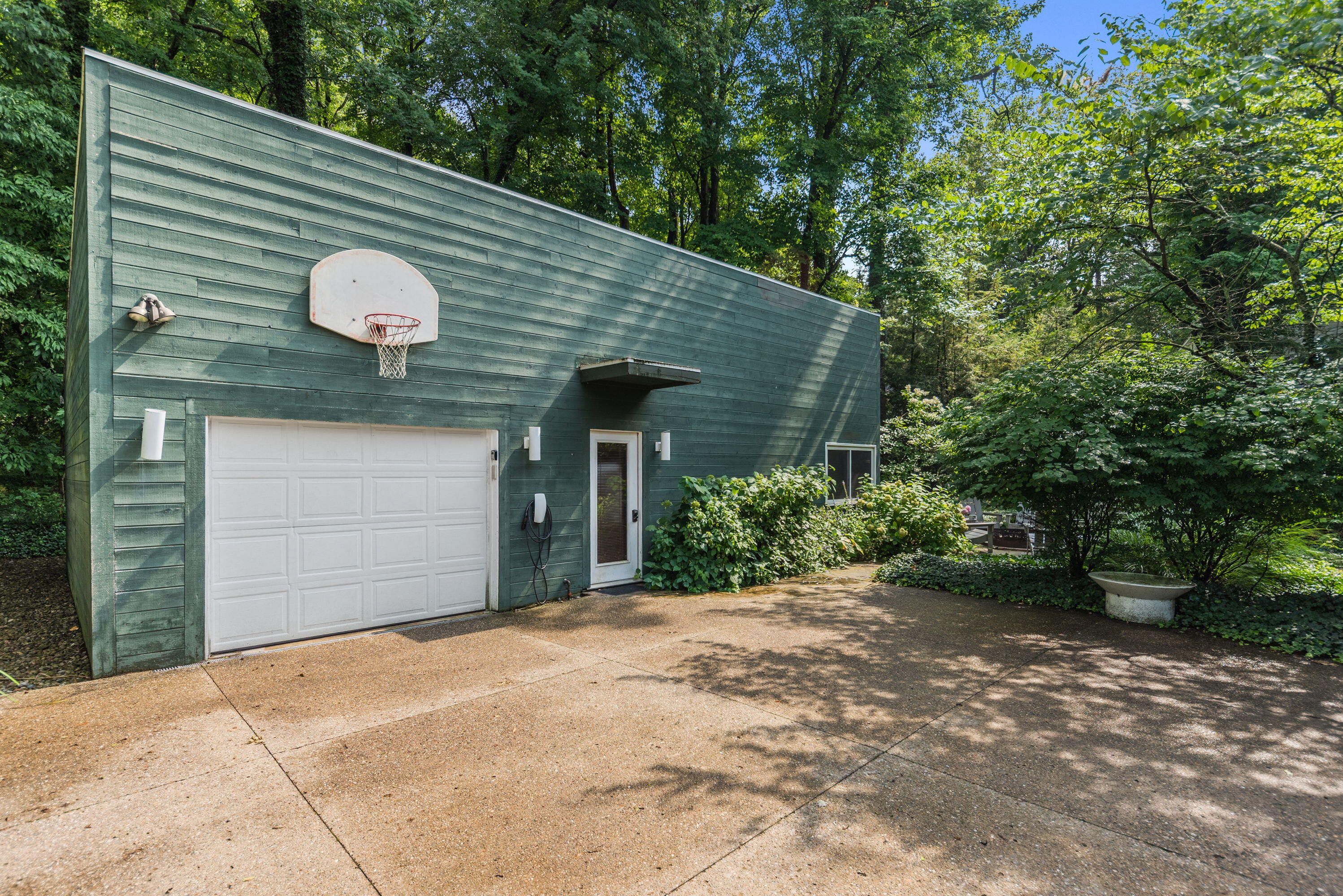 15157 Lakeshore Road