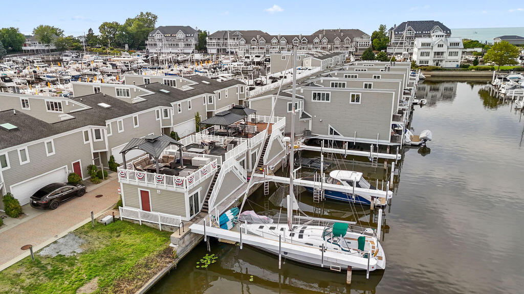 33 Harbor Isle Drive