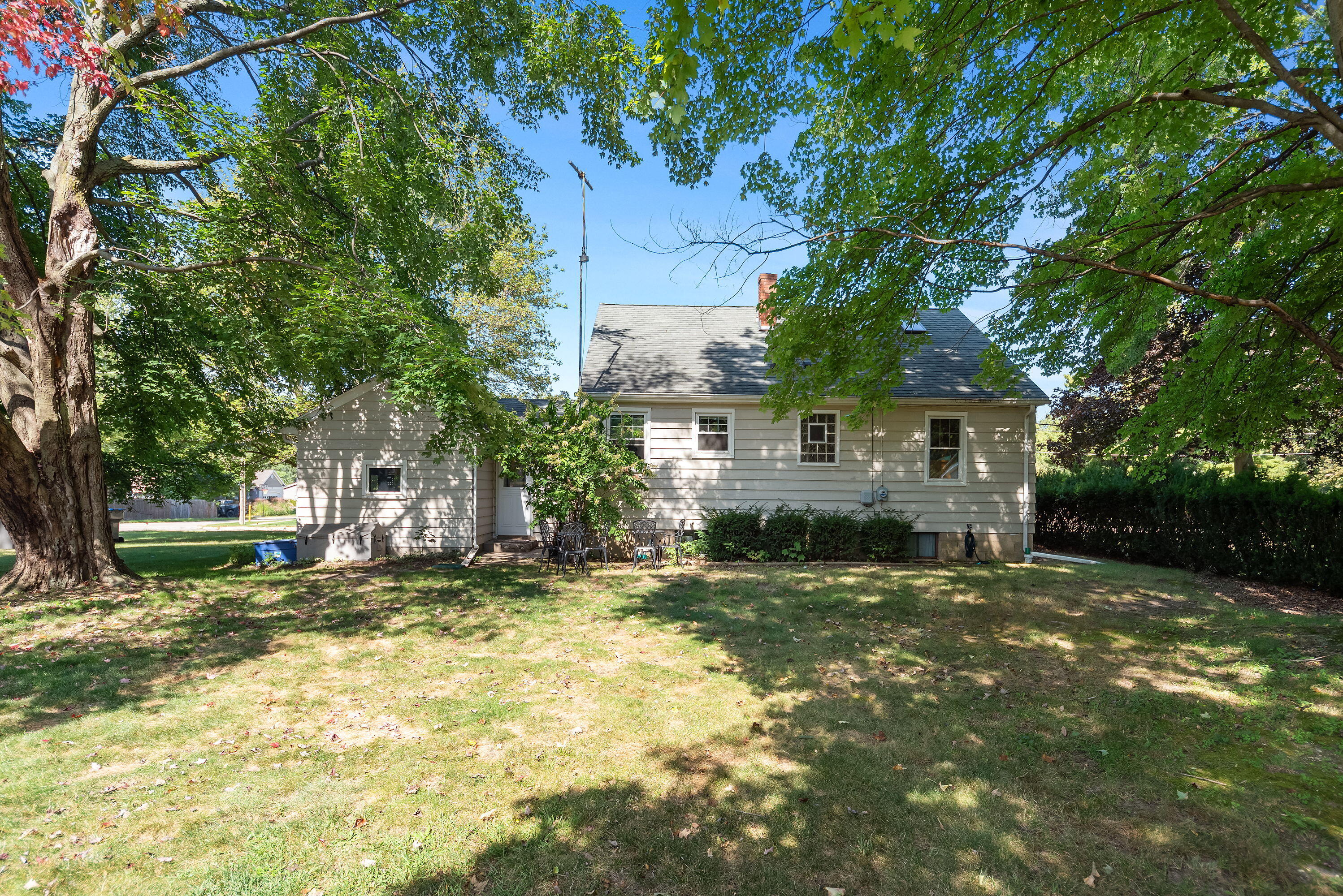 917 W Detroit Street