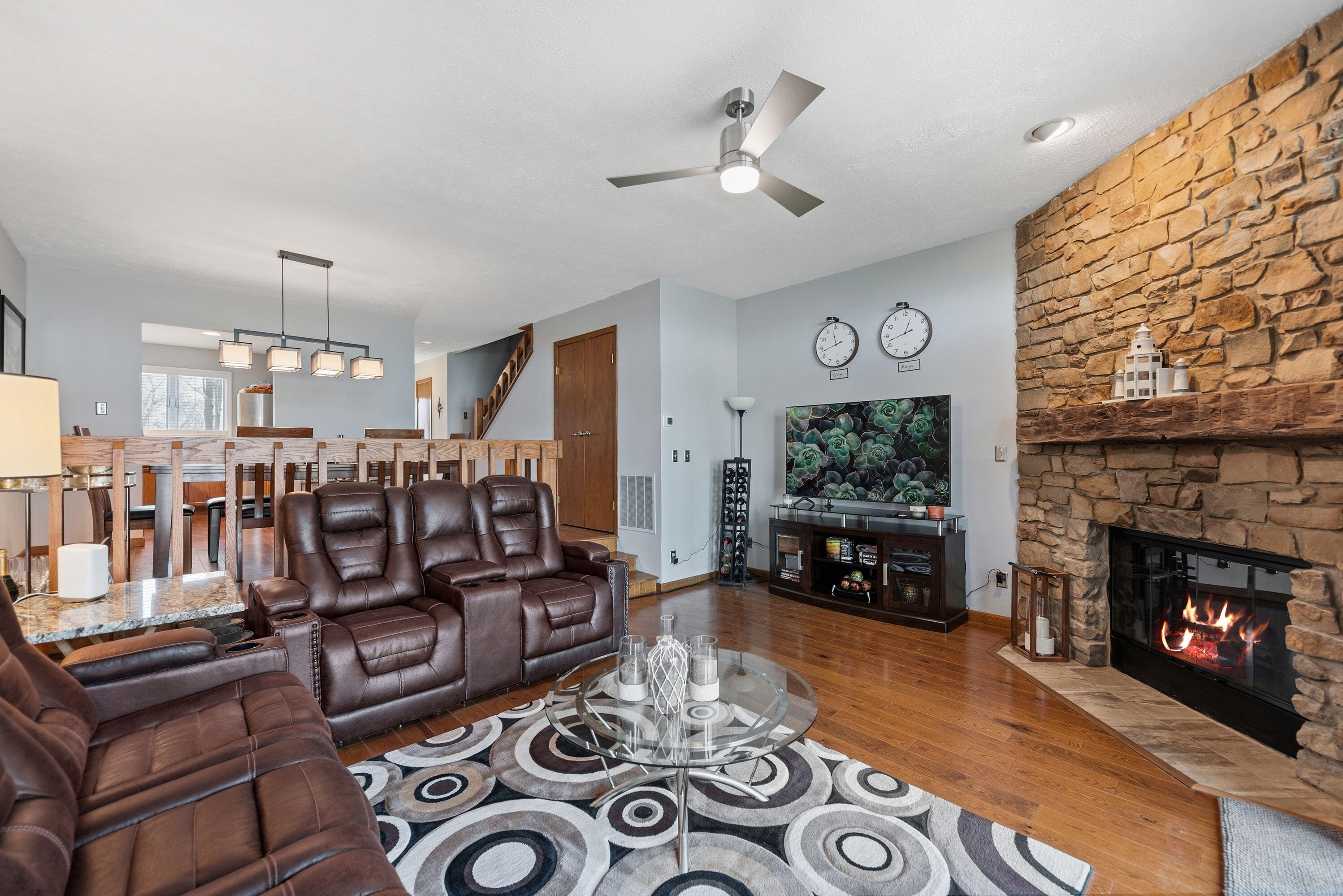 1501 W Water Street 8