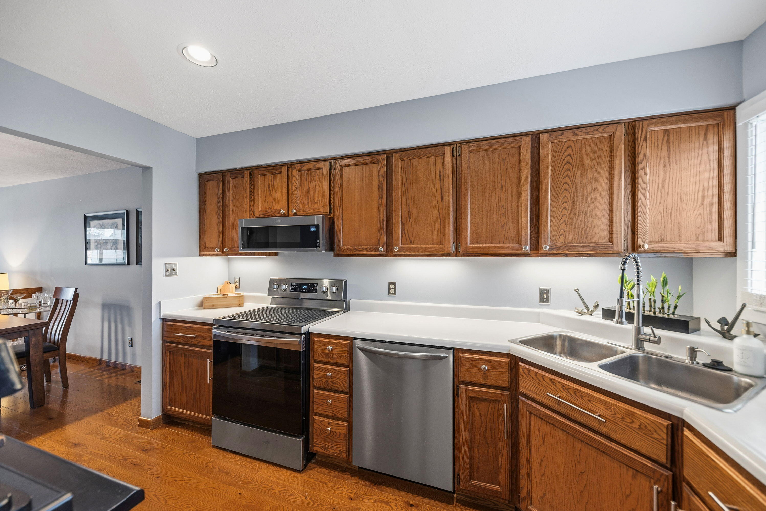 1501 W Water Street 8