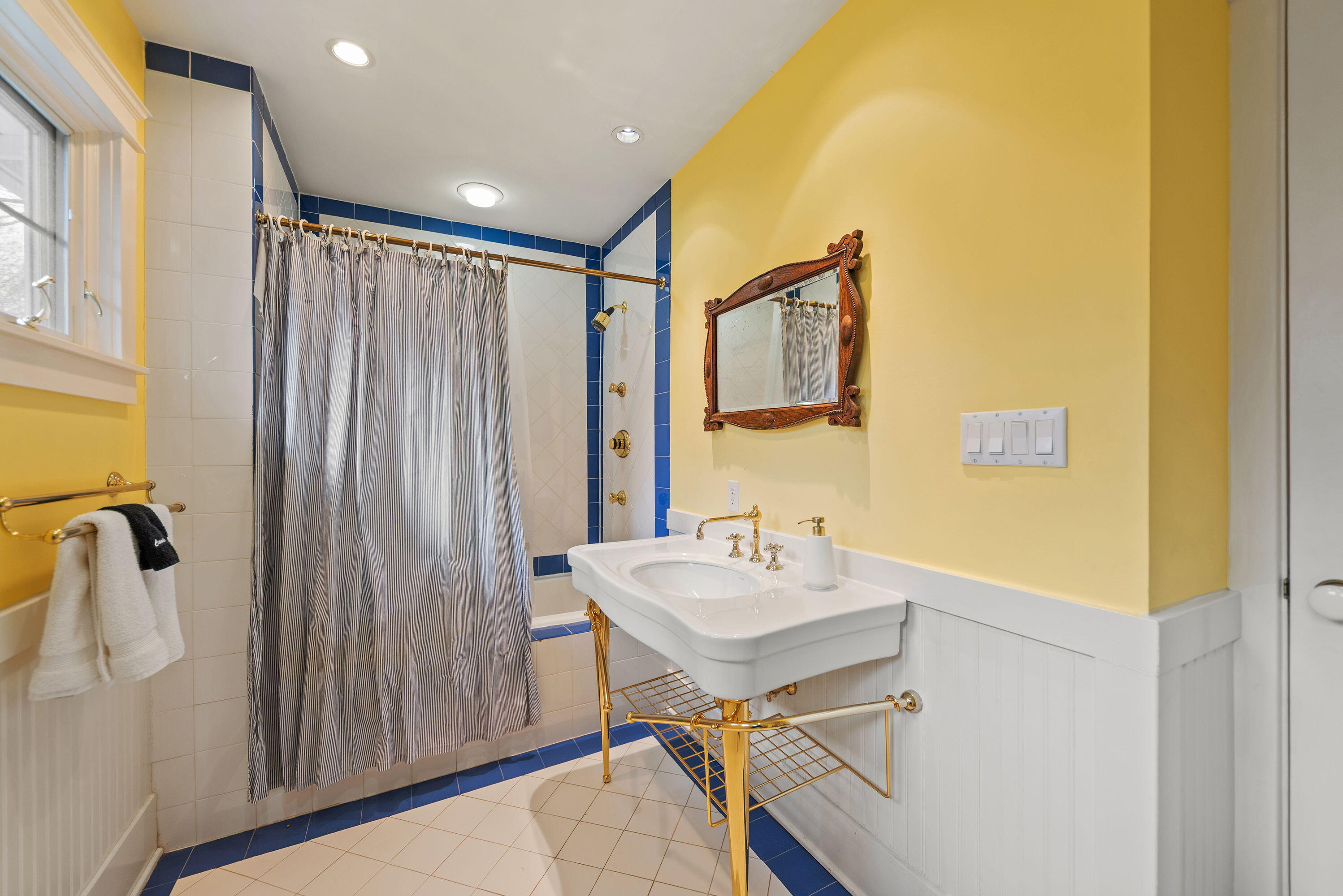 14895 Lakeshore Road