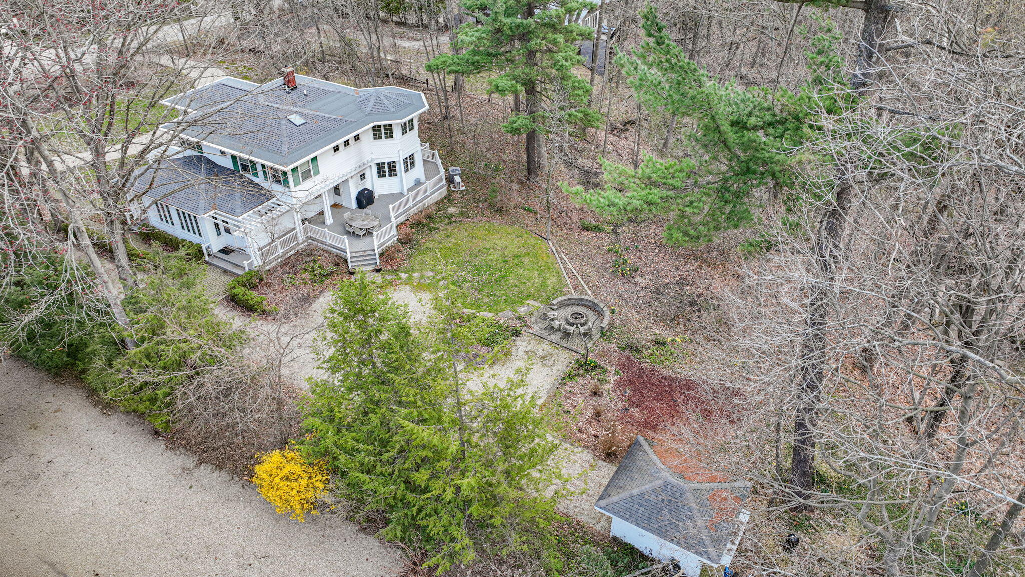 14895 Lakeshore Road