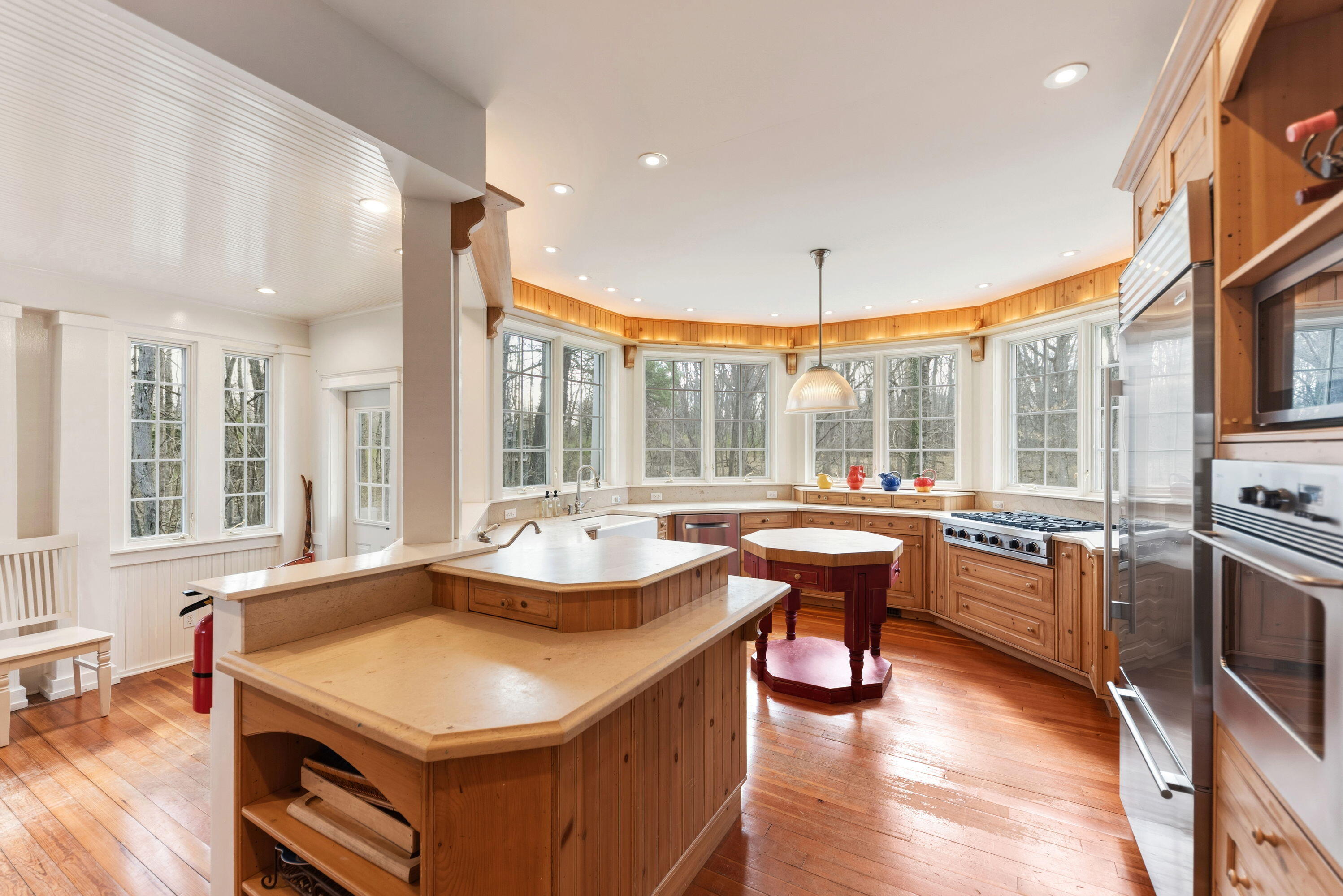 14895 Lakeshore Road