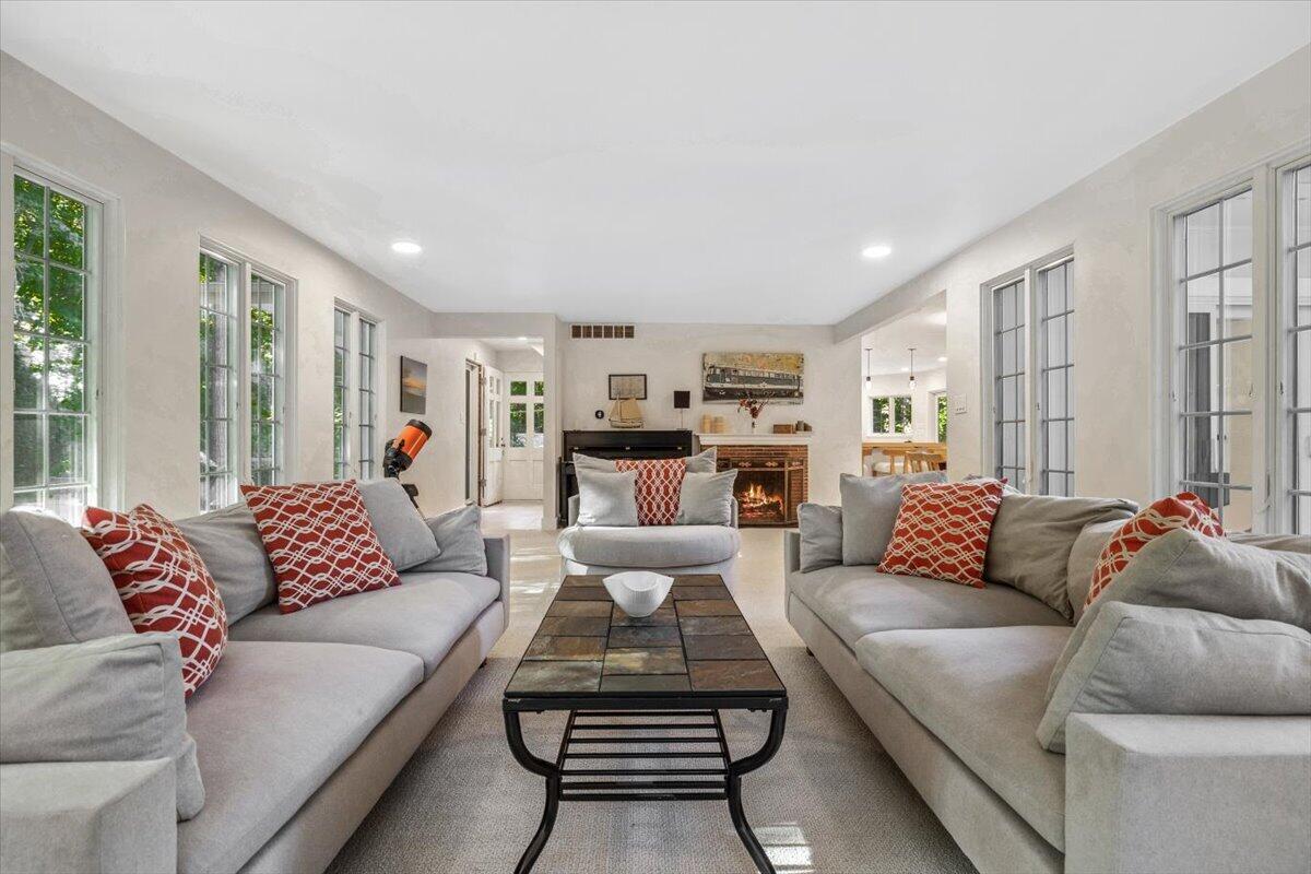14847 Lakeshore Road