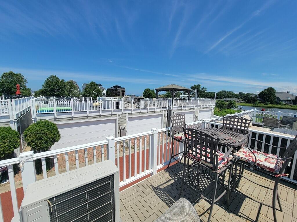 19 Lighthouse Point