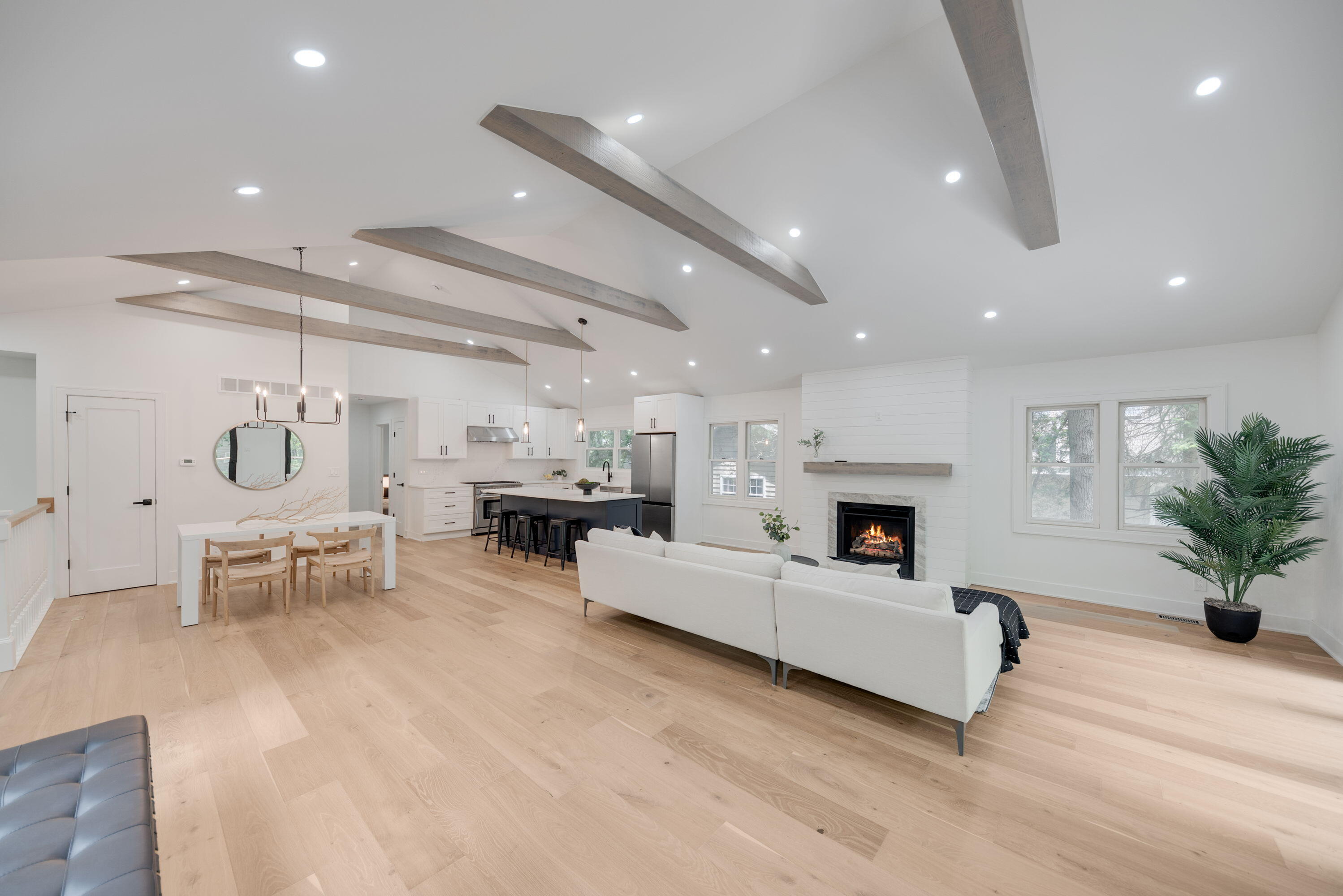 4046 Hillside Trail