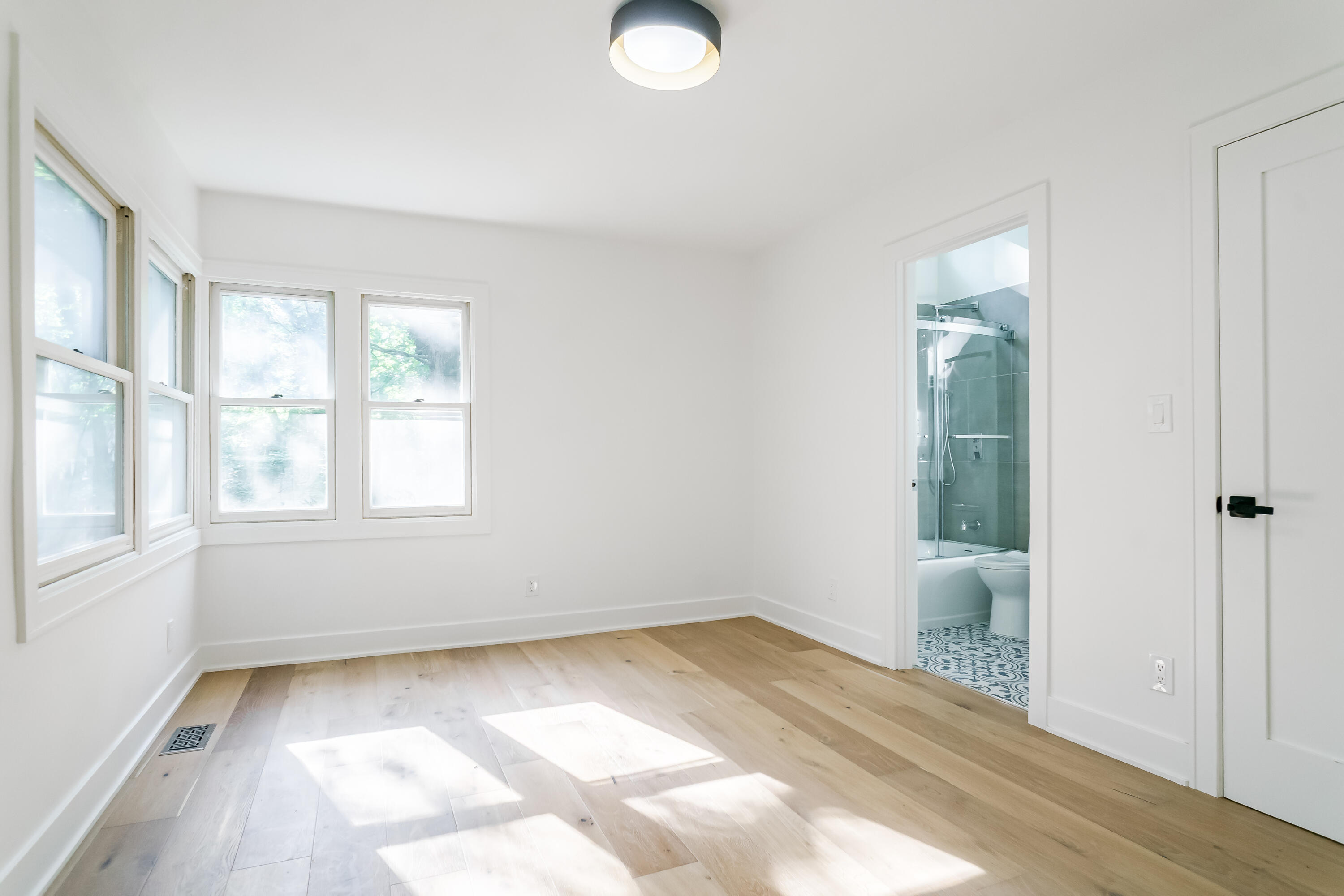 4046 Hillside Trail