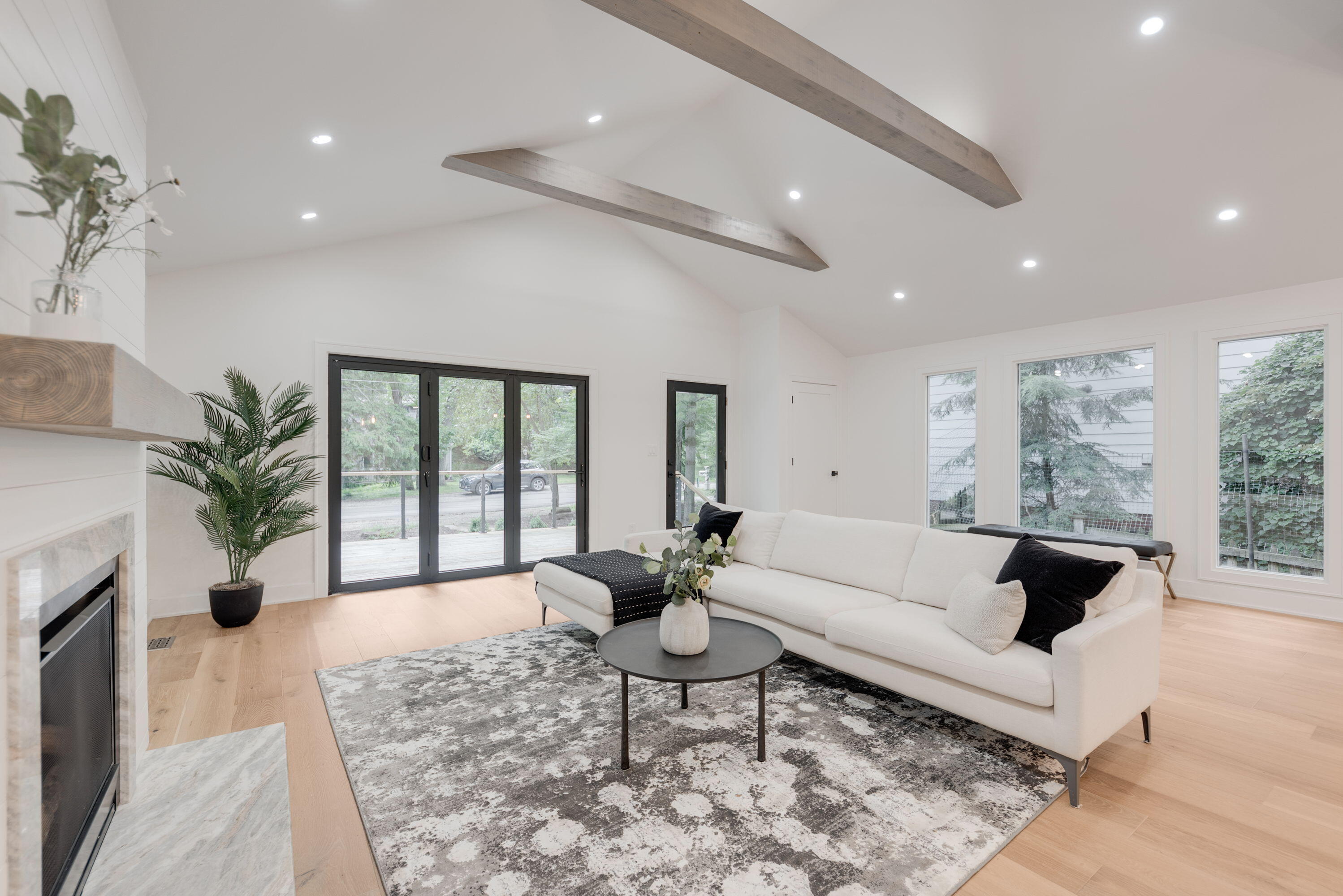 4046 Hillside Trail