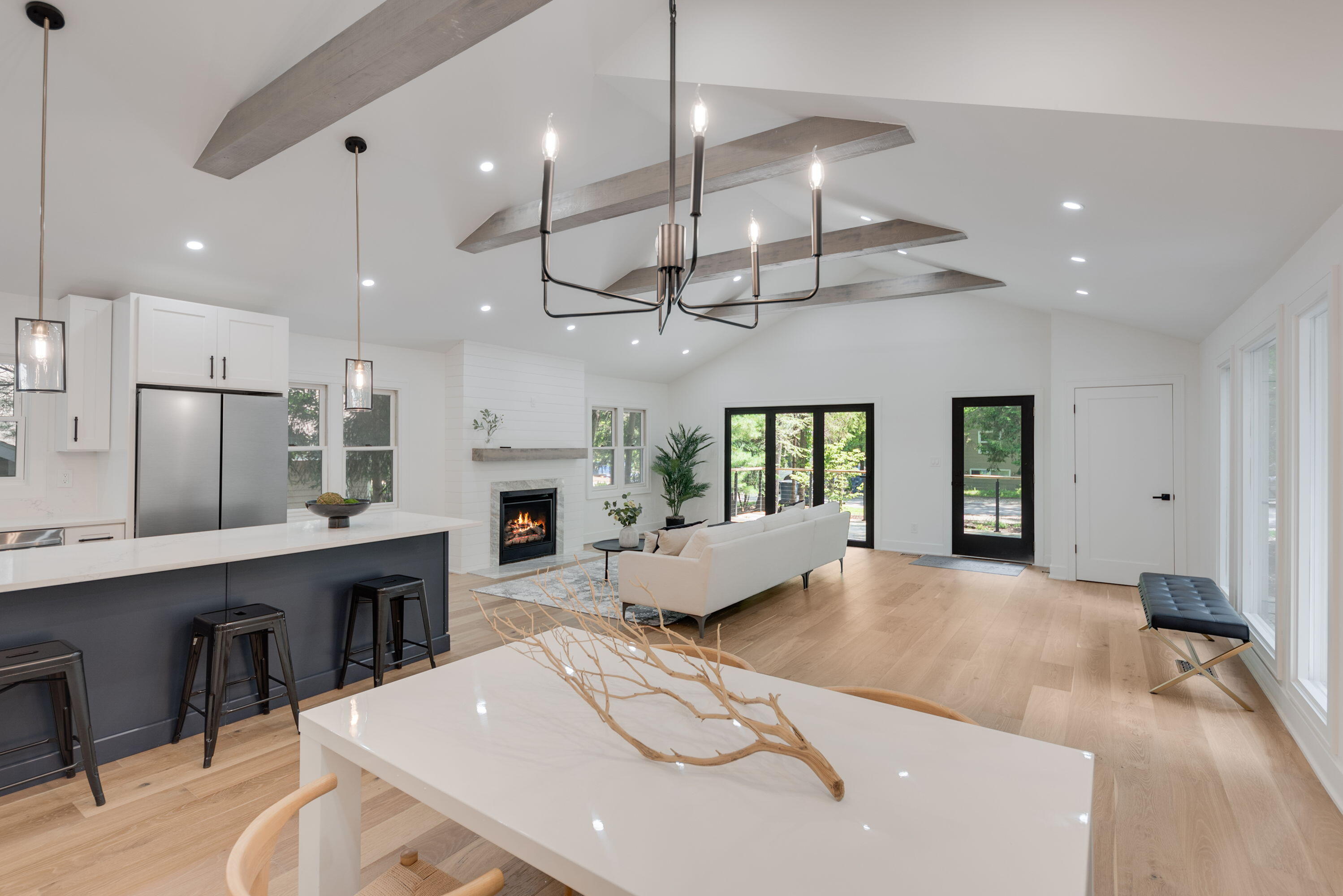 4046 Hillside Trail