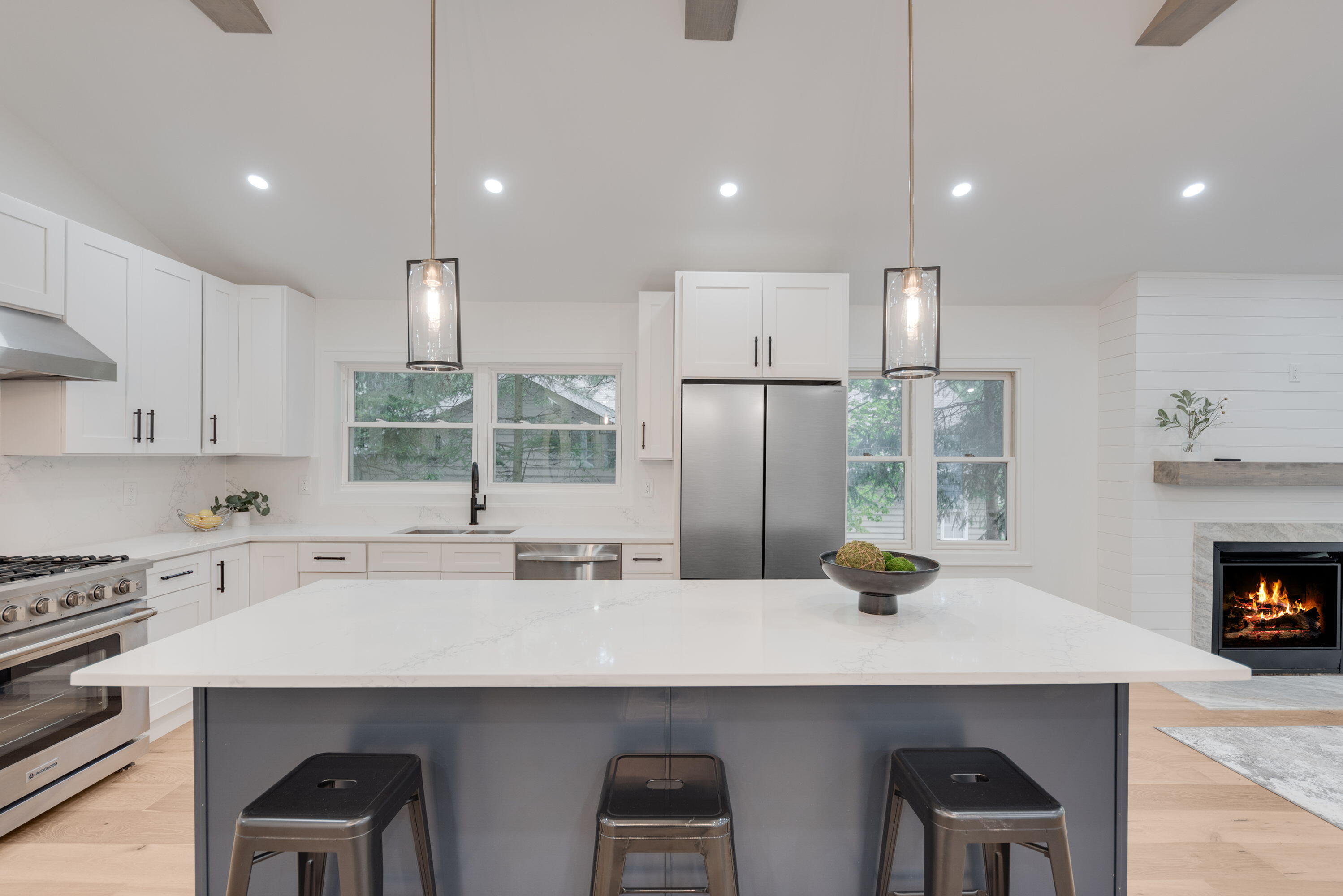 4046 Hillside Trail