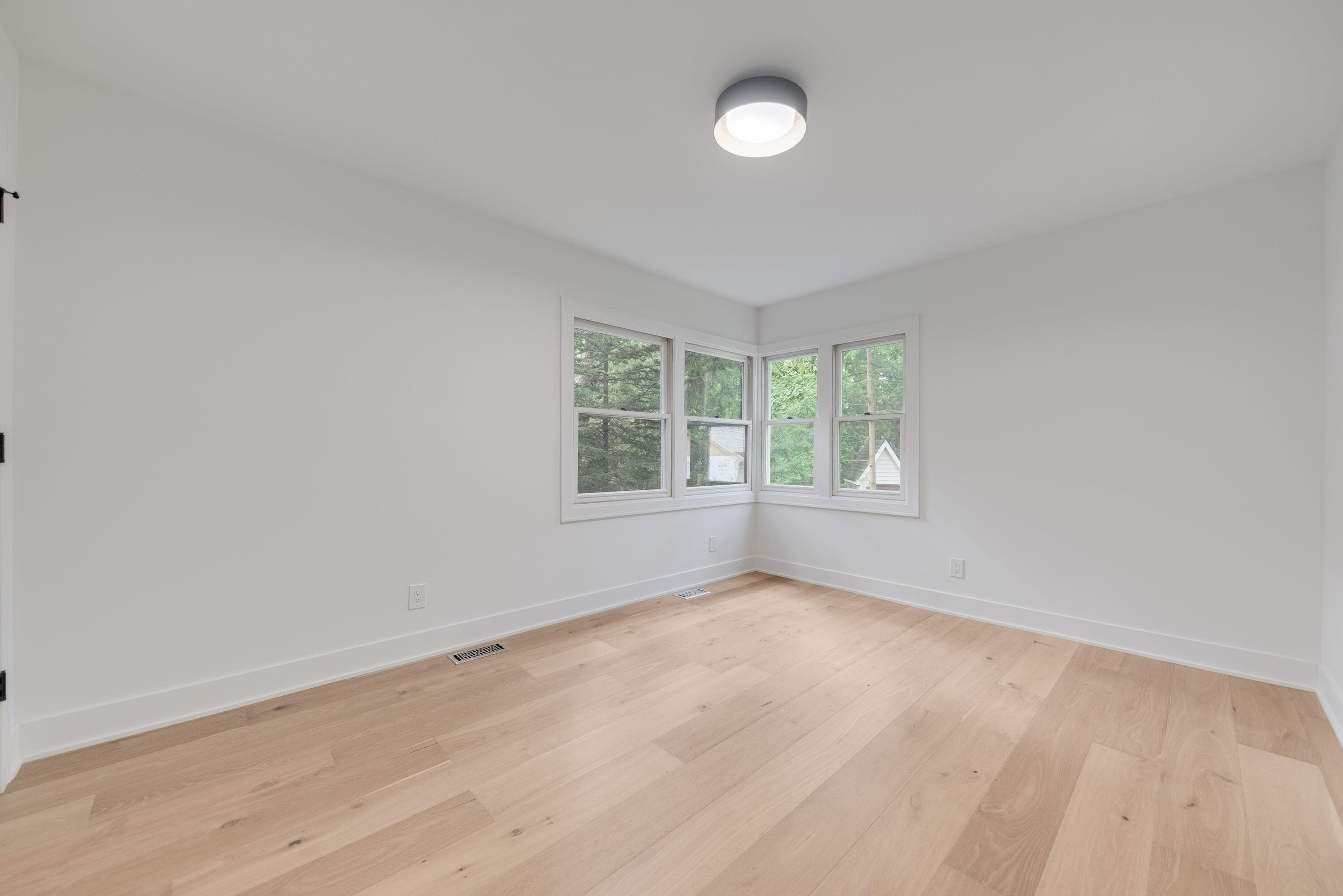 4046 Hillside Trail