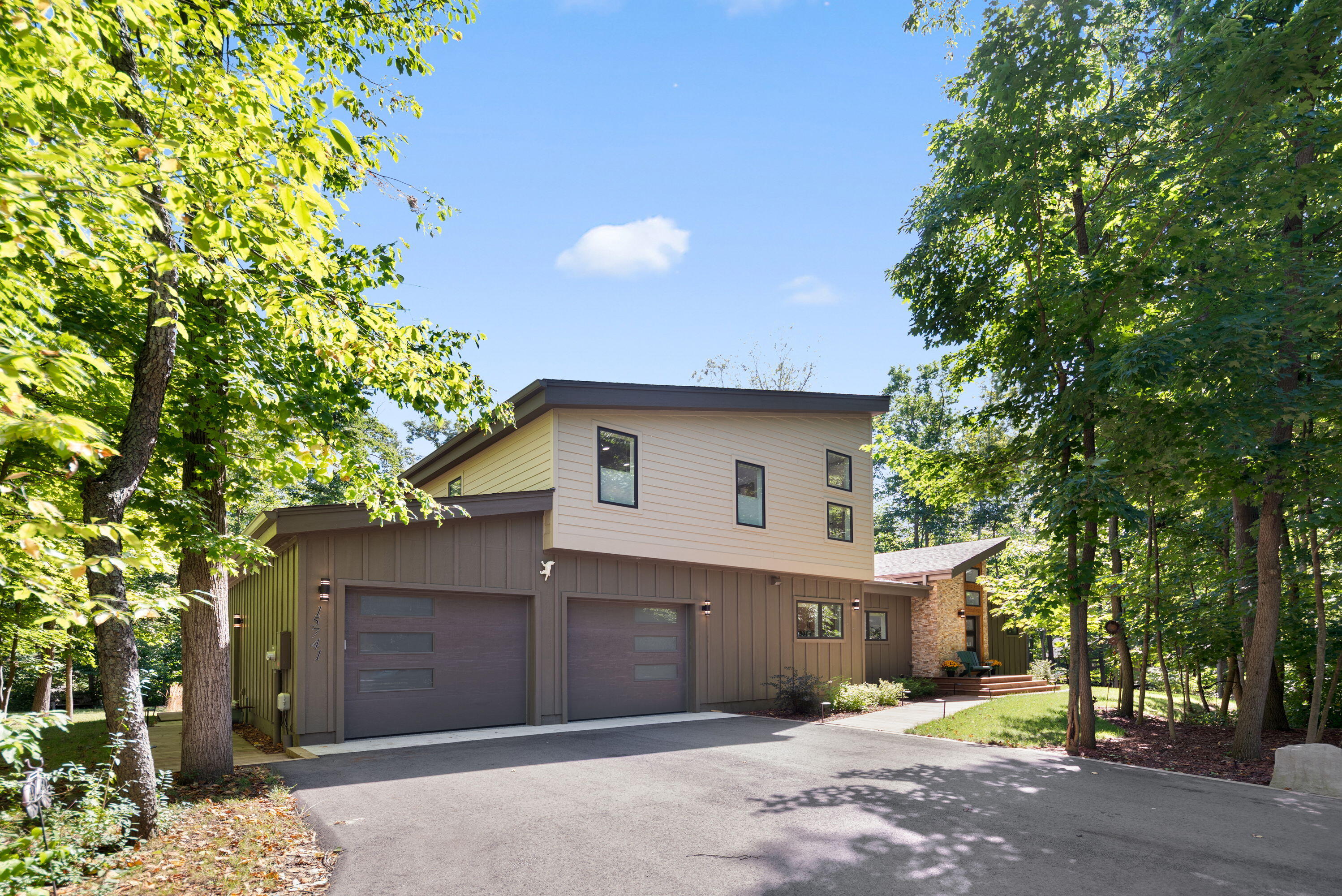 15741 Auld Way