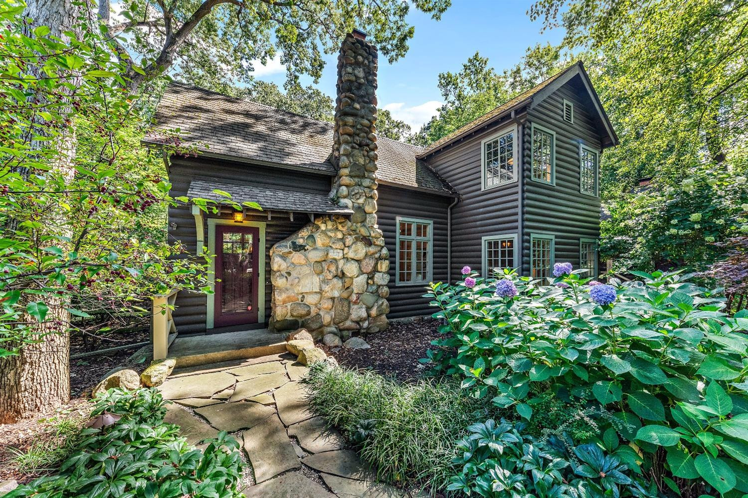 3 Powhatan Drive