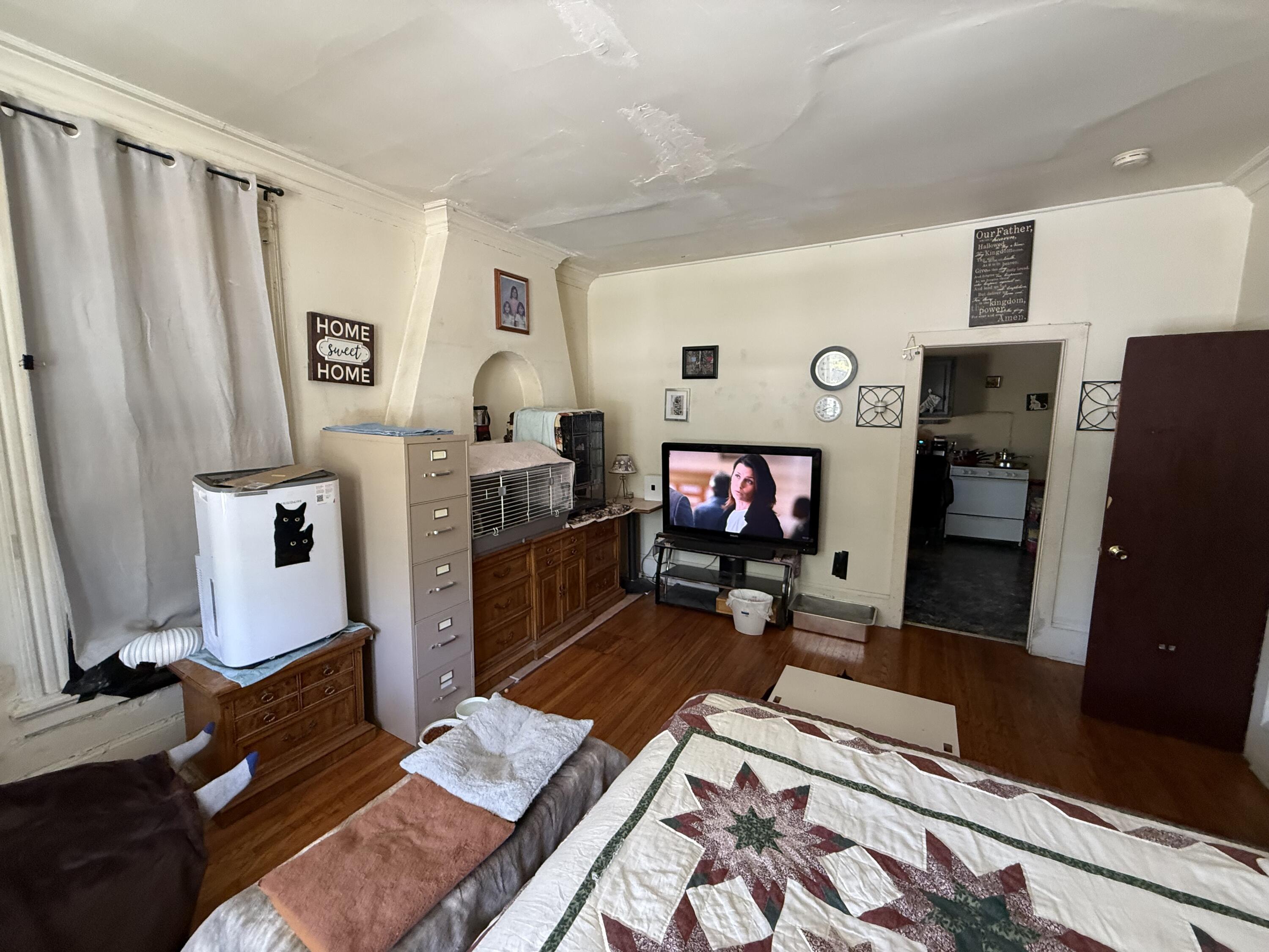 320 E 8th