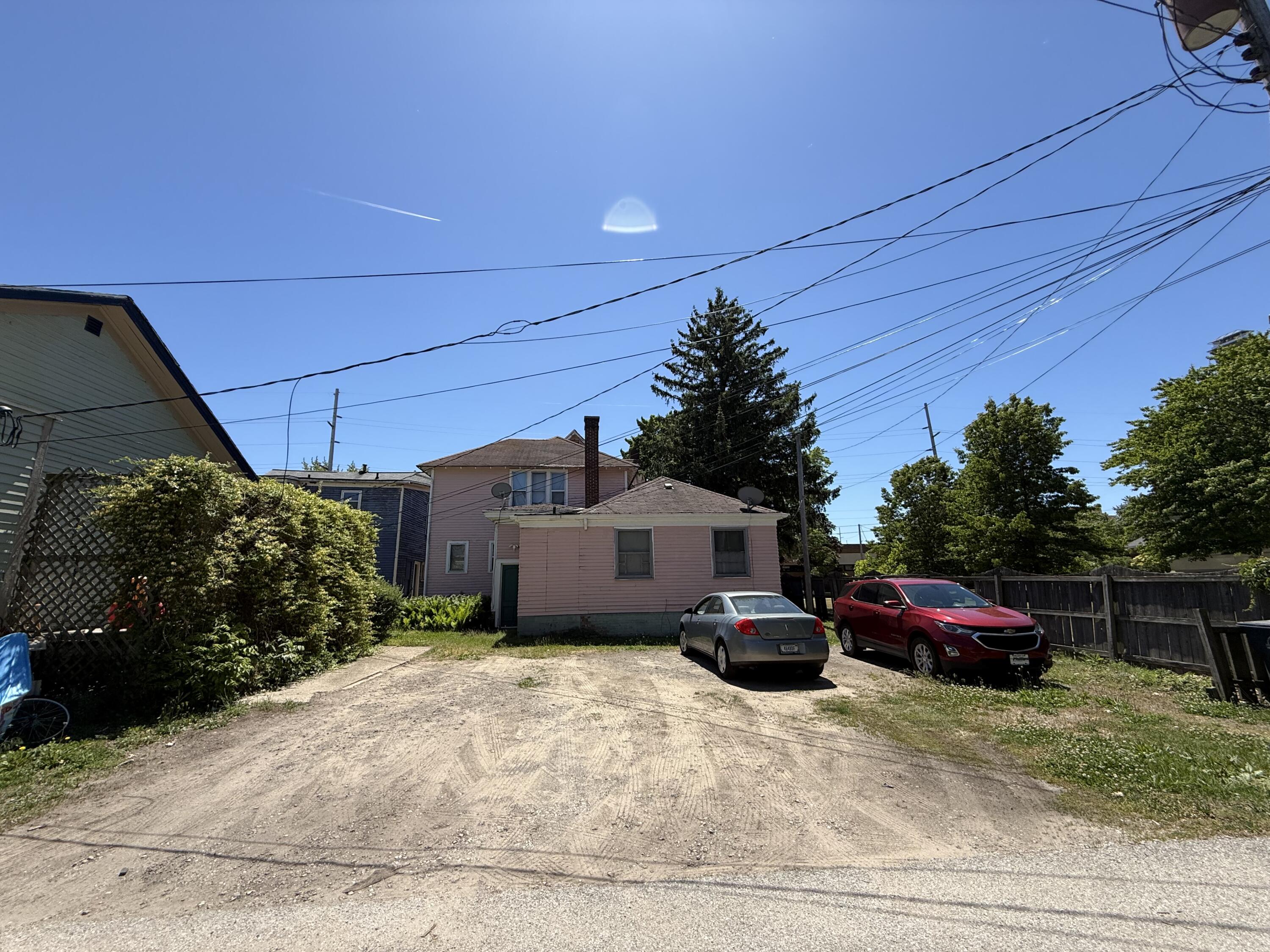 320 E 8th