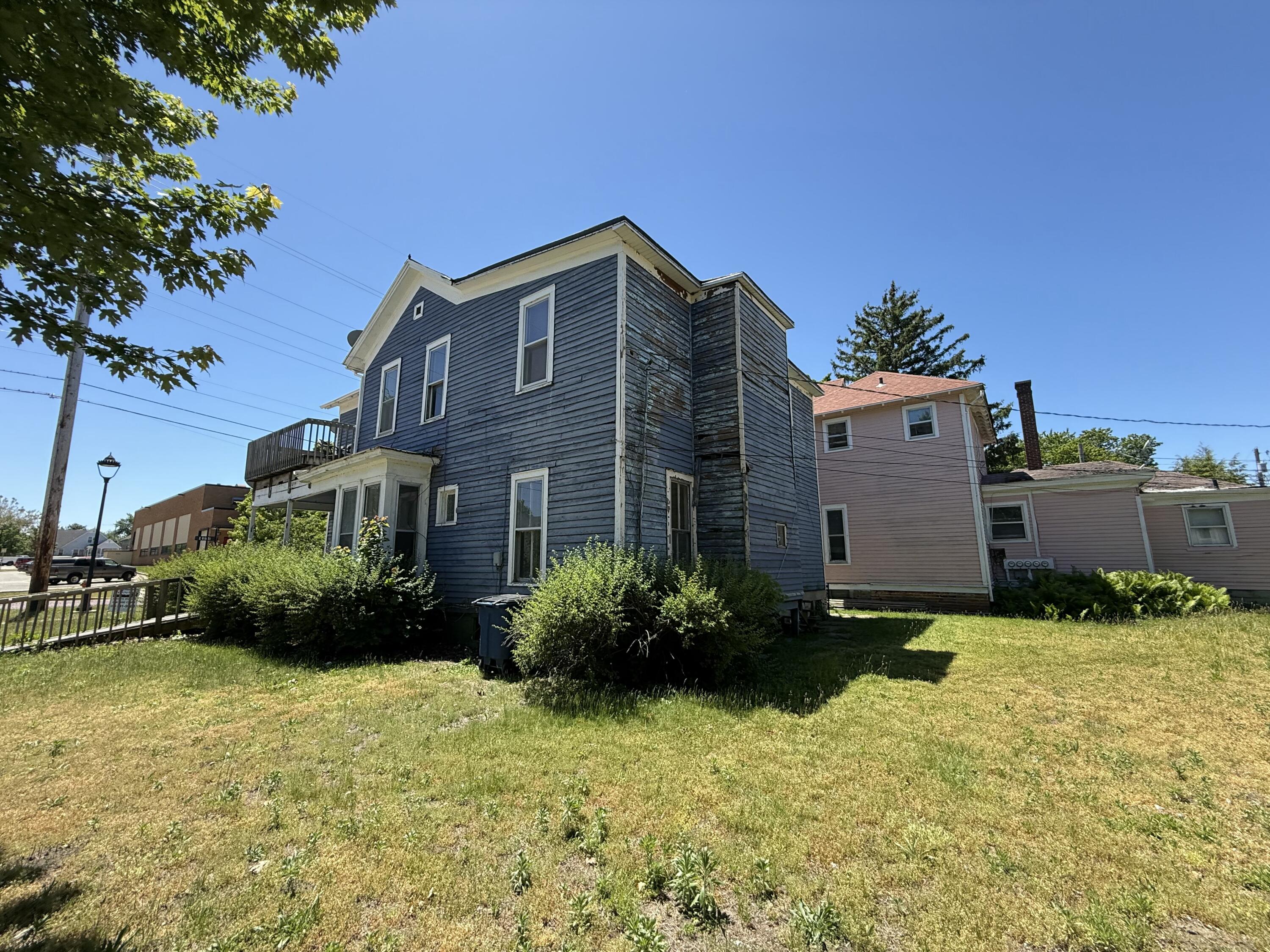 322 E 8th Street