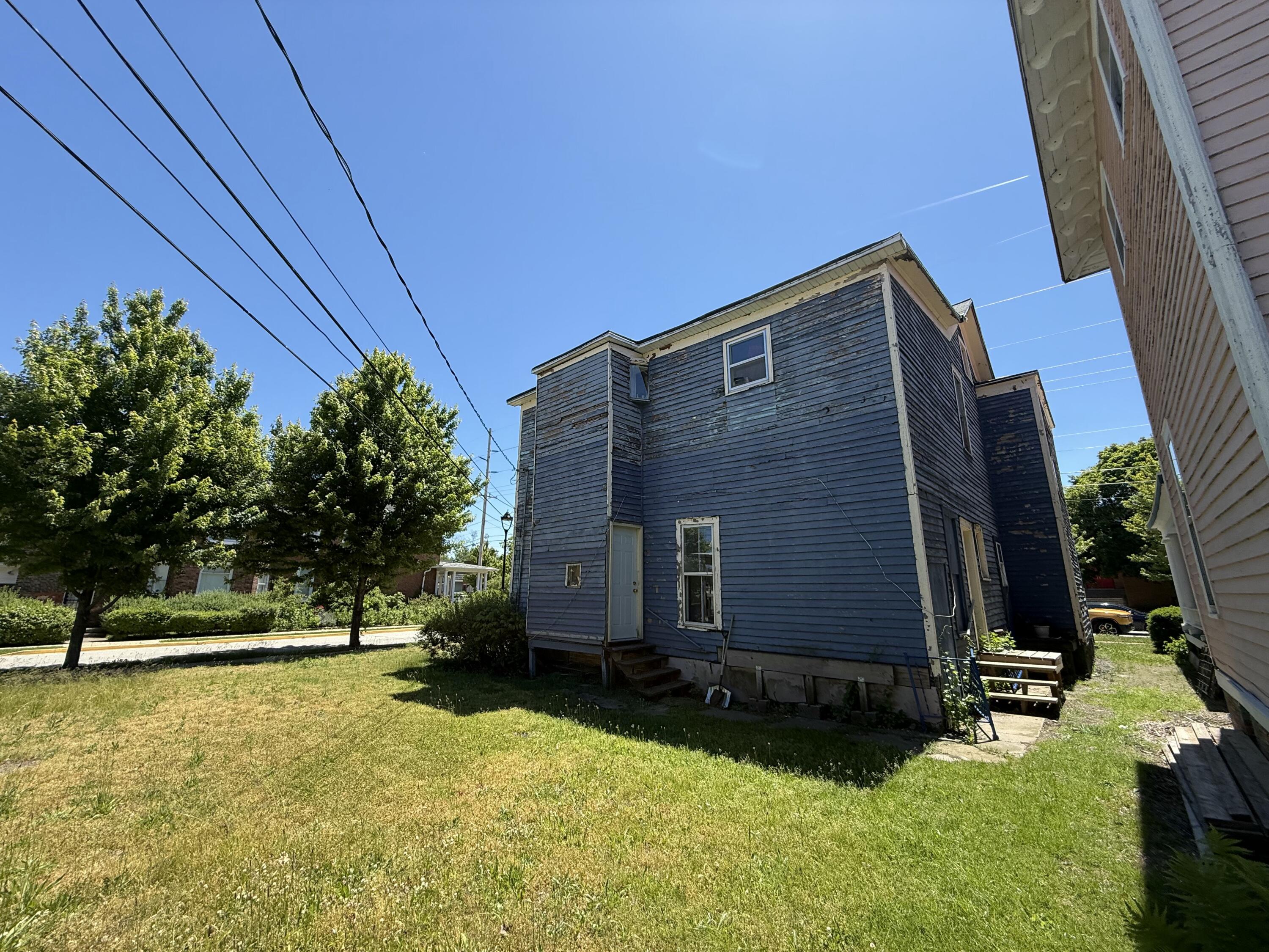322 E 8th Street