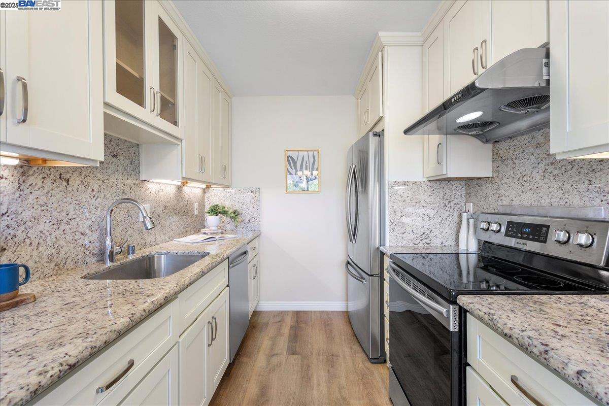 222 Schooner Ct