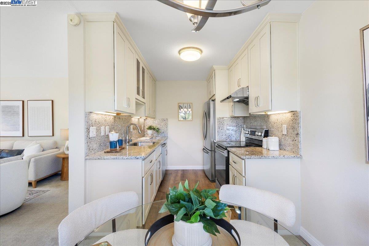 222 Schooner Ct