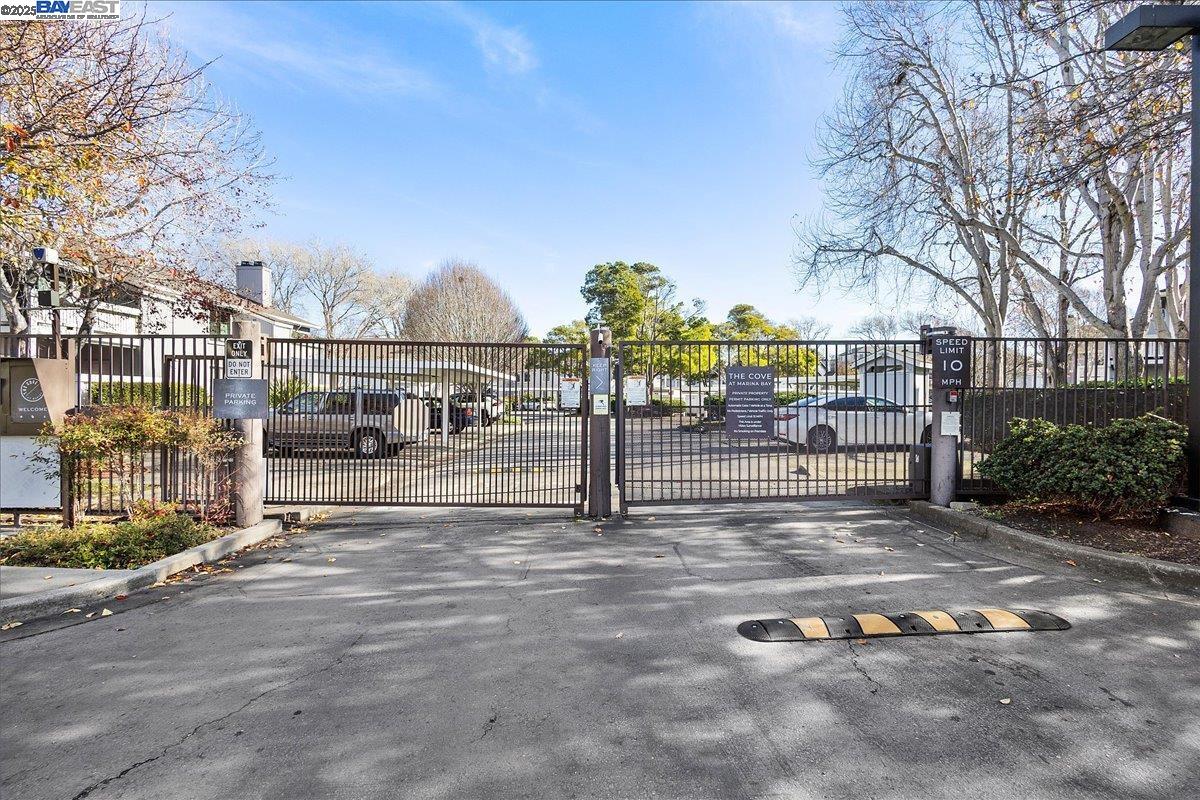 222 Schooner Ct