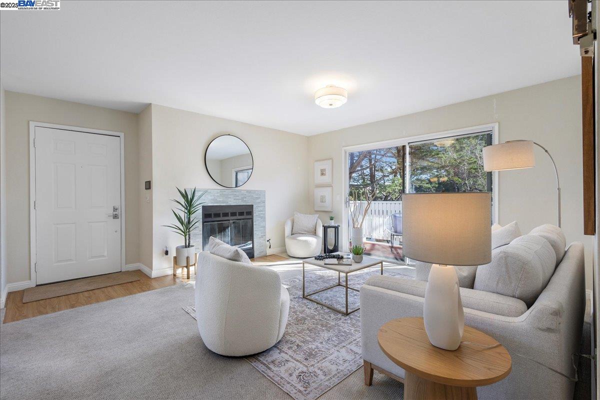 222 Schooner Ct