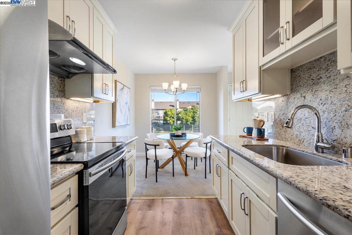 222 Schooner Ct