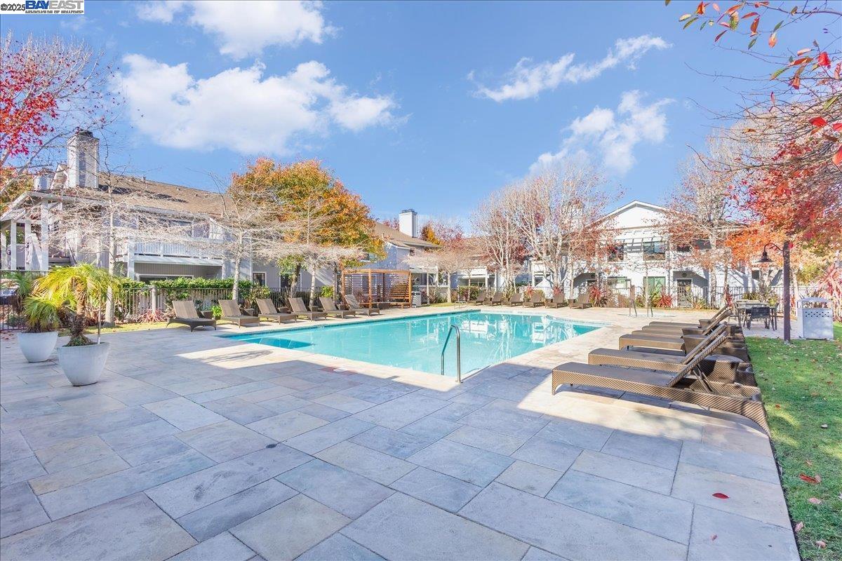 222 Schooner Ct
