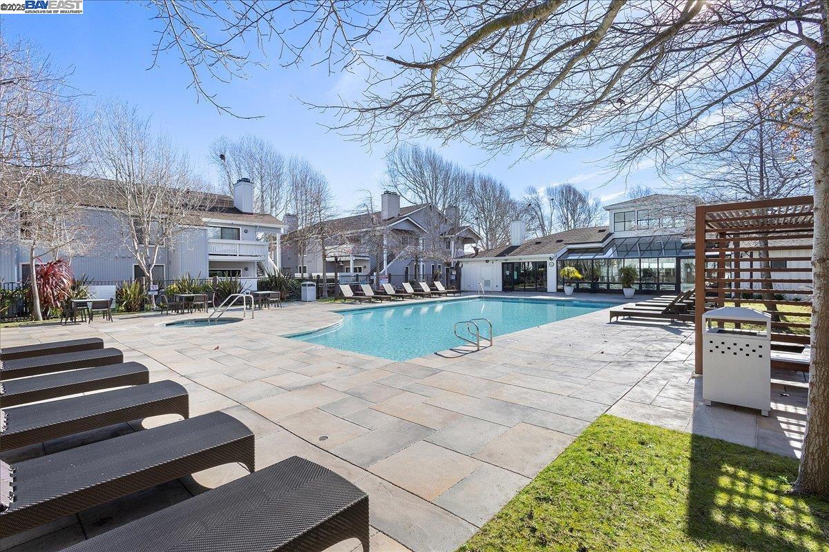 222 Schooner Ct