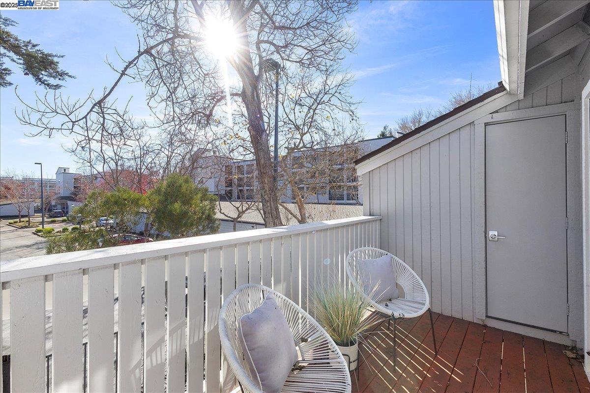 222 Schooner Ct