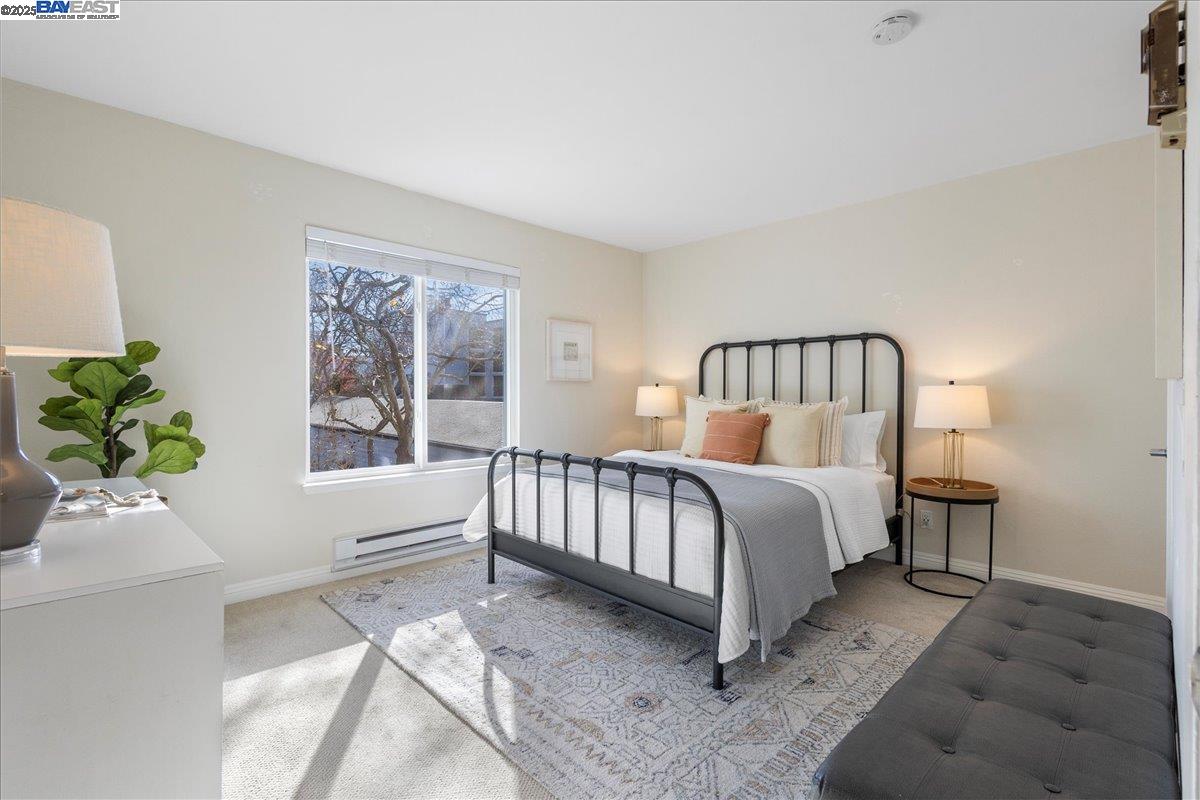 222 Schooner Ct