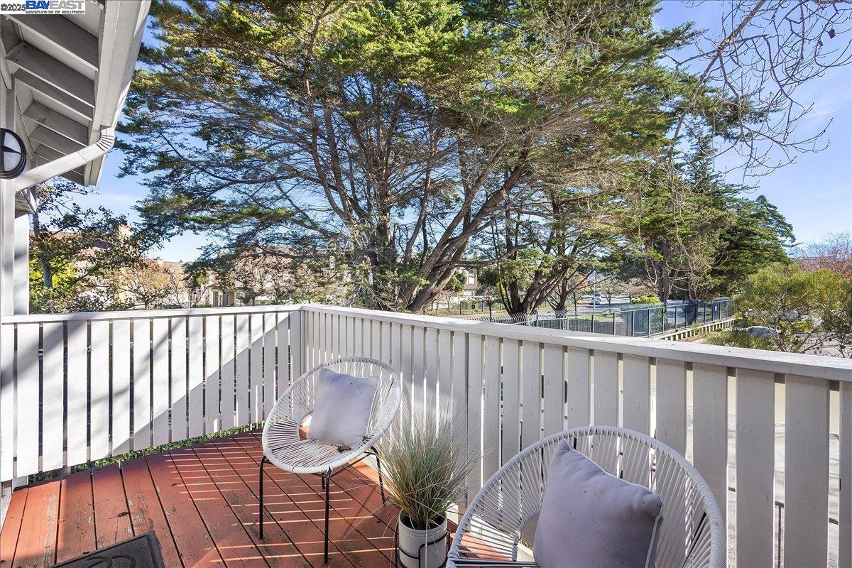 222 Schooner Ct