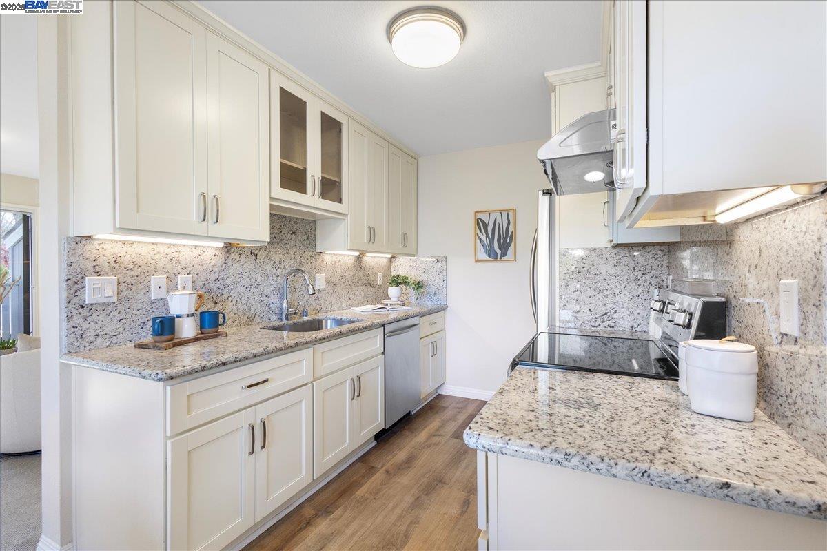 222 Schooner Ct