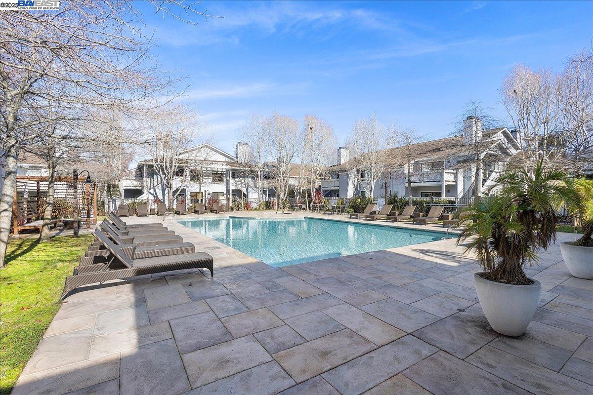 222 Schooner Ct