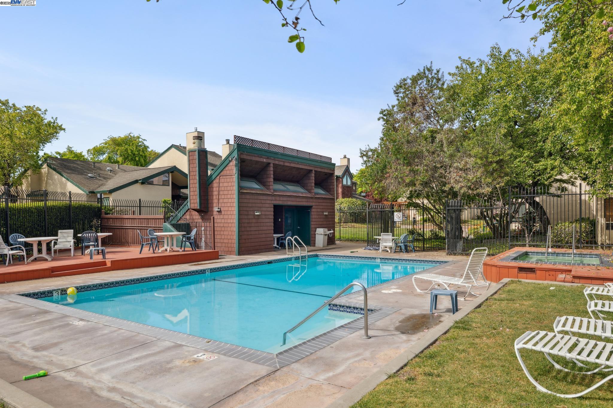 1009 Ironwood Rd