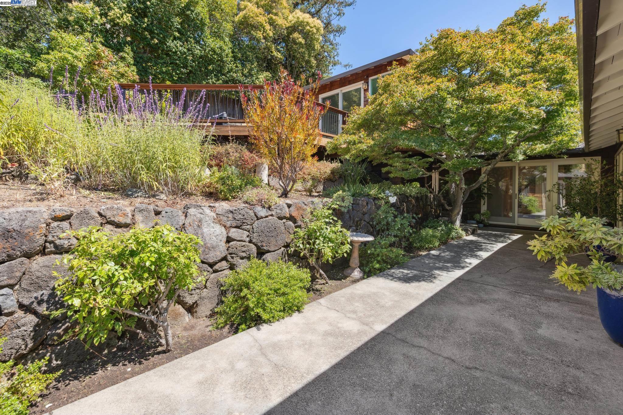 184 Hilldale Dr