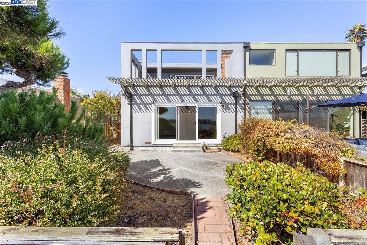 2904 Bayview Dr