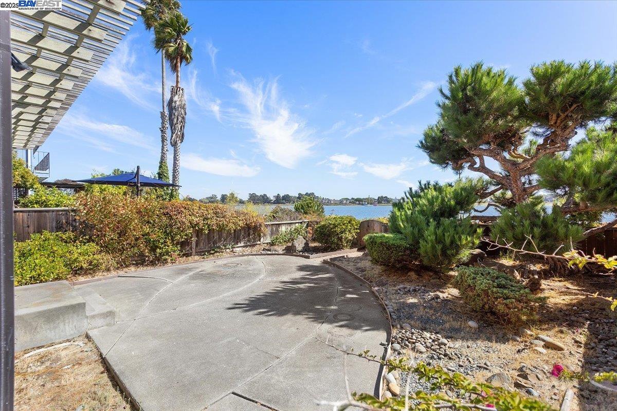 2904 Bayview Dr