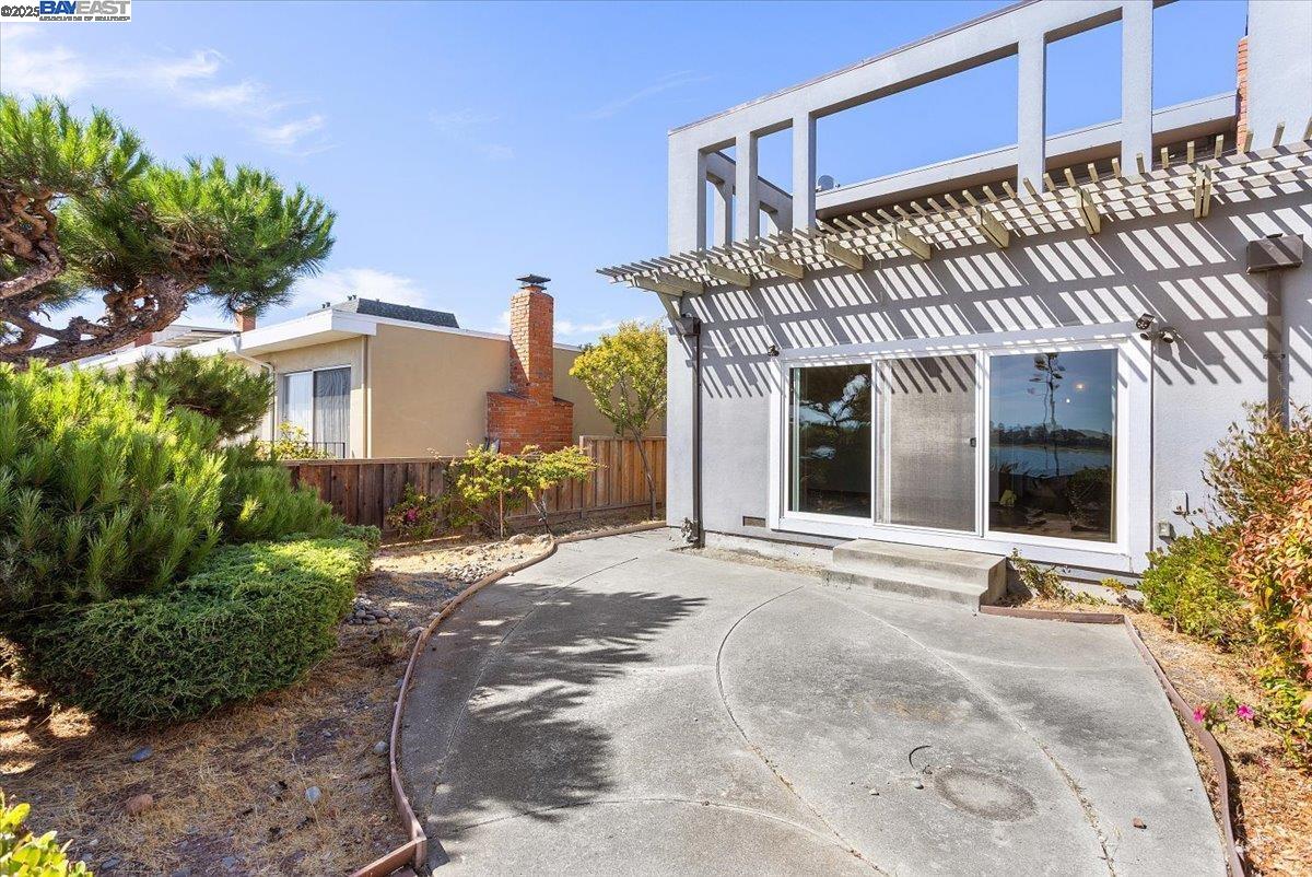2904 Bayview Dr