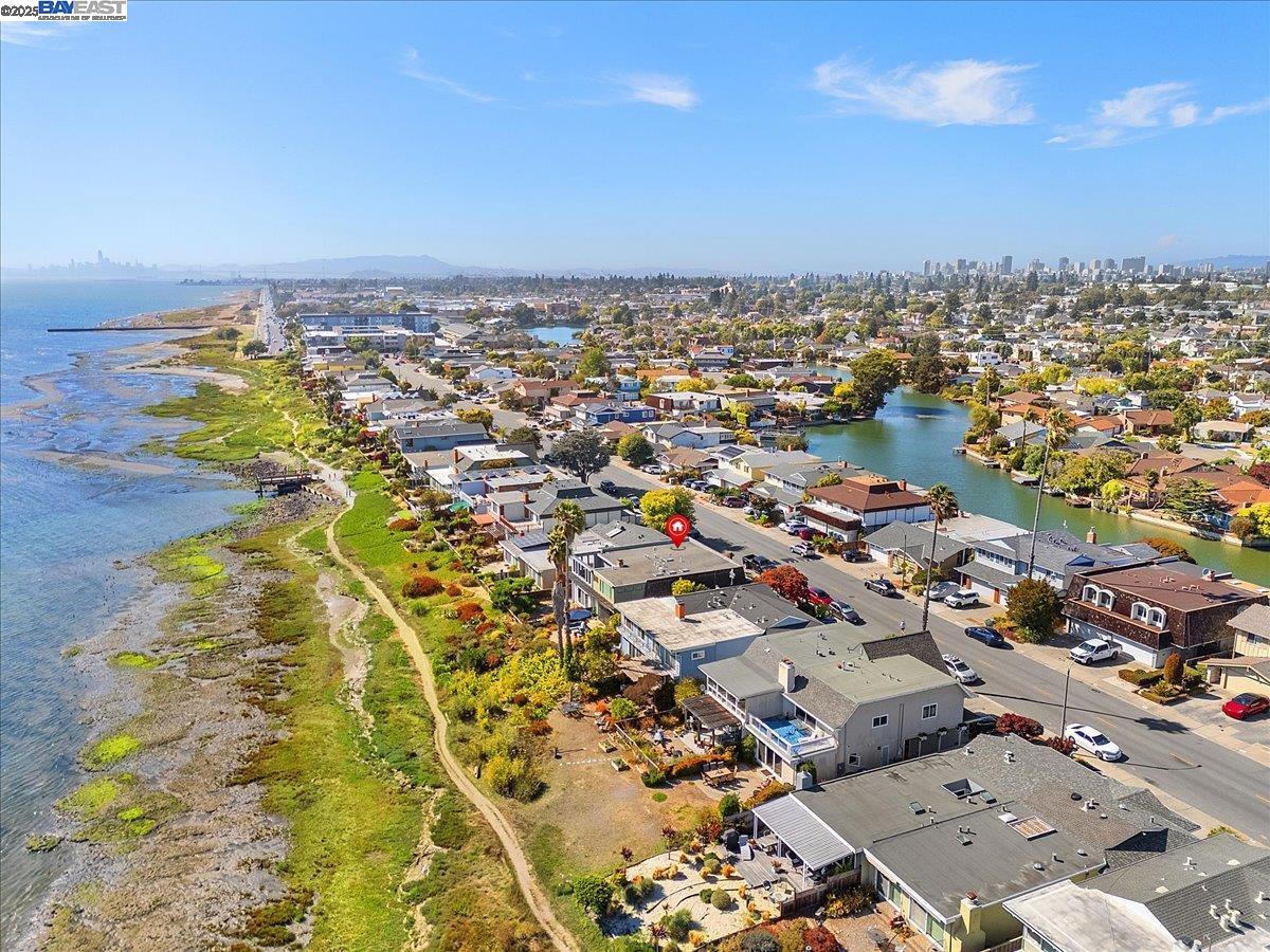 2904 Bayview Dr