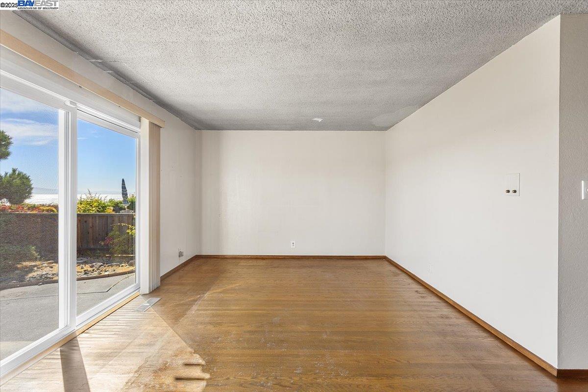 2904 Bayview Dr