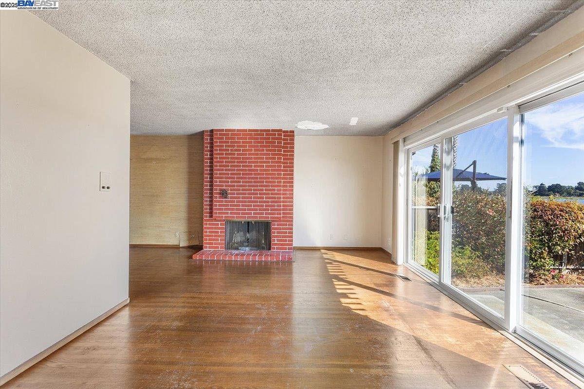 2904 Bayview Dr