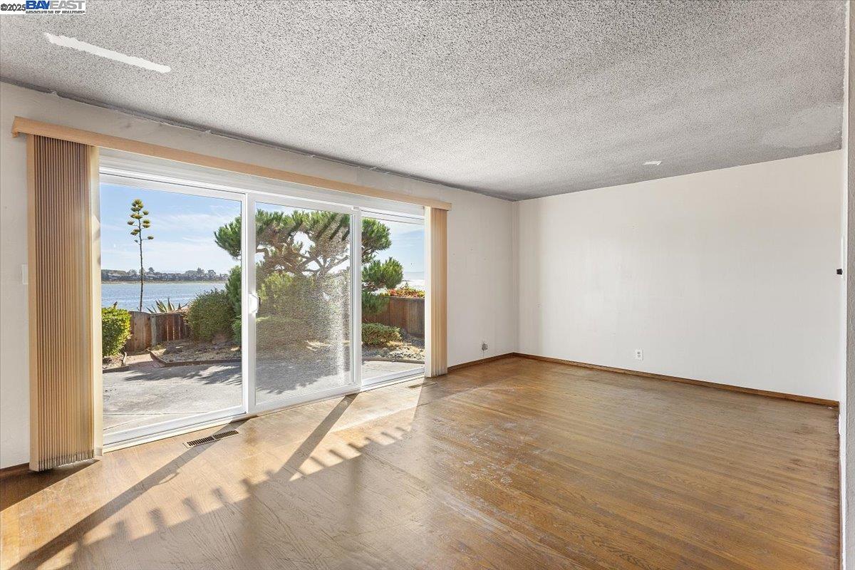 2904 Bayview Dr