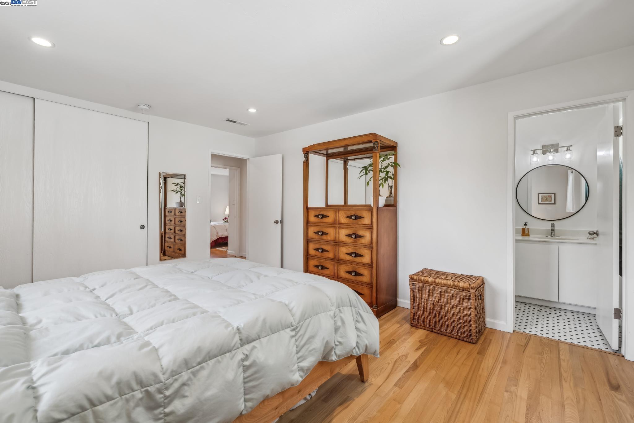 1233 Broadway