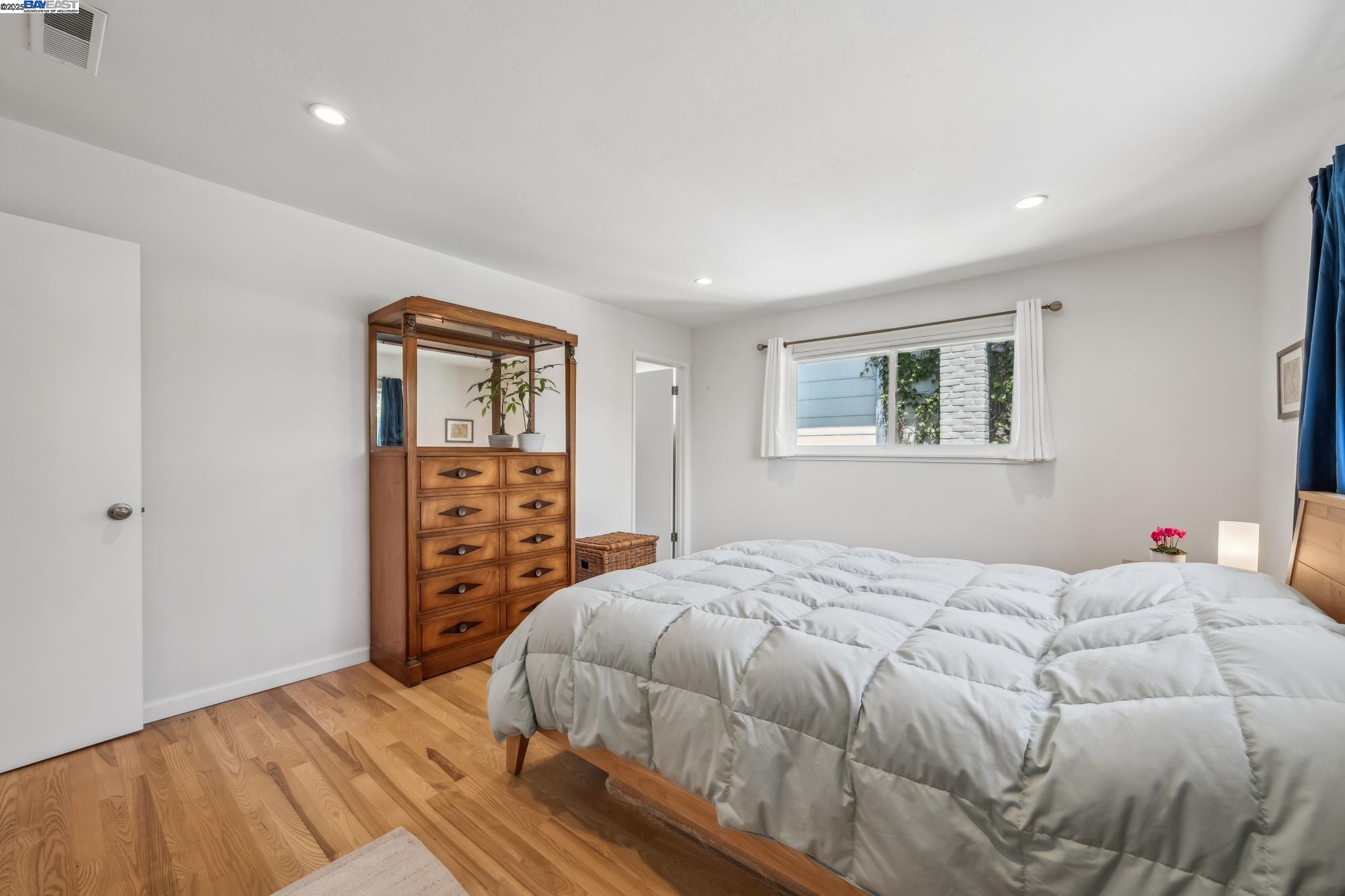 1233 Broadway