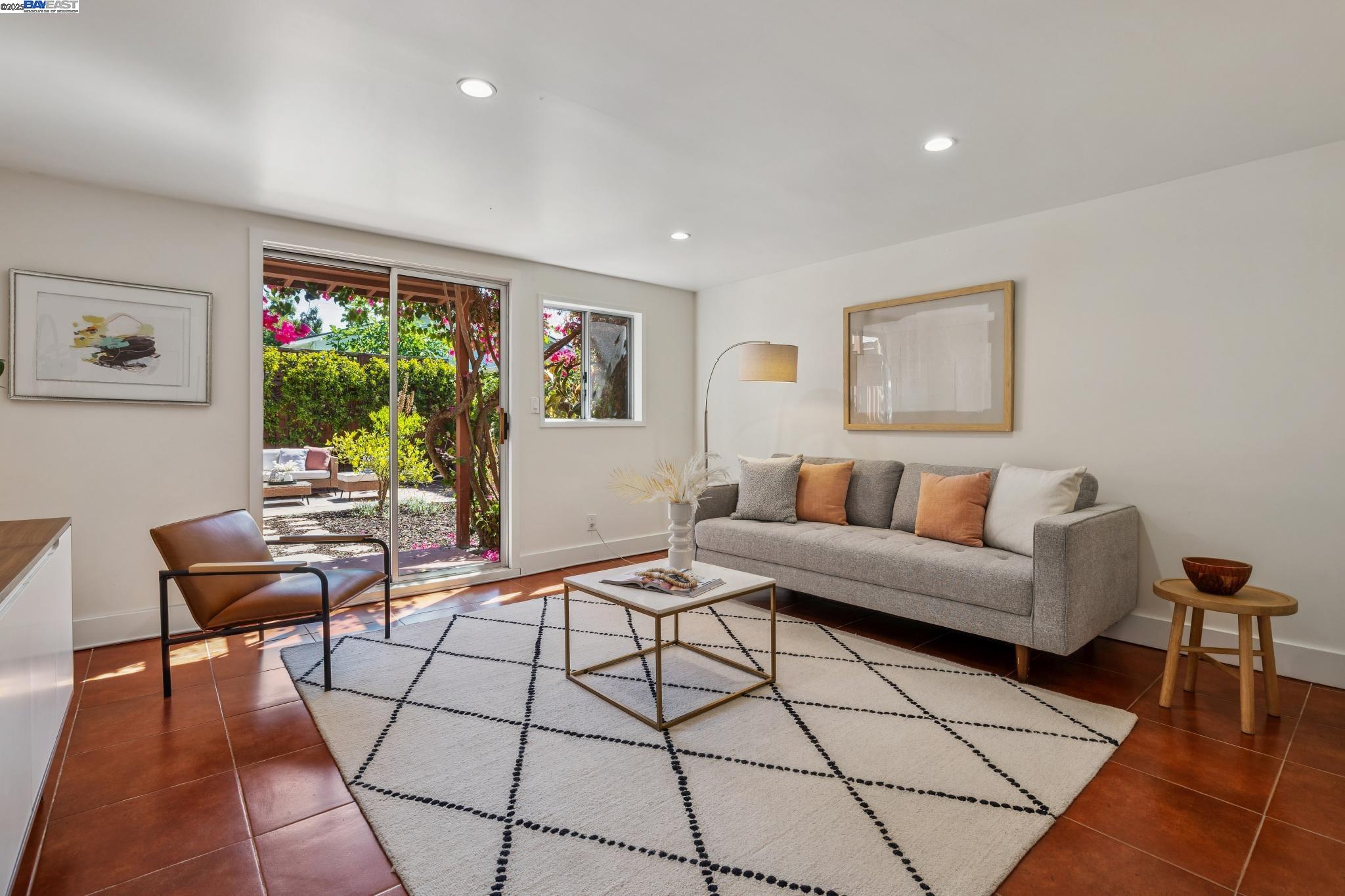 1336 Fernside