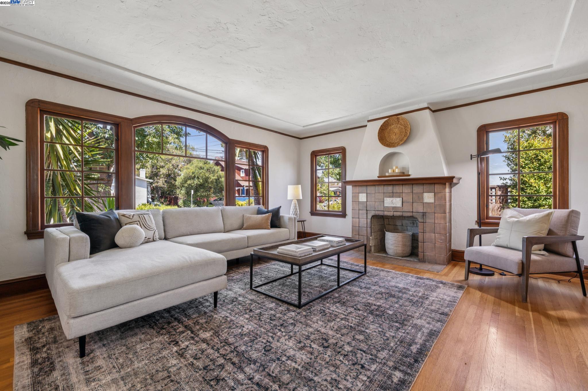 1336 Fernside