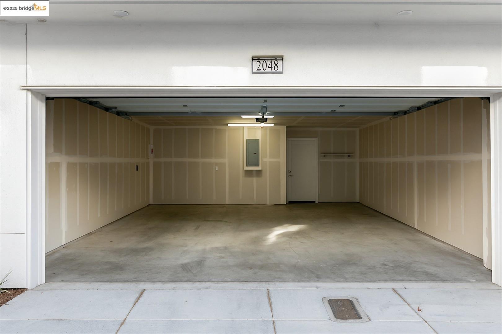 2048 Starling Ln