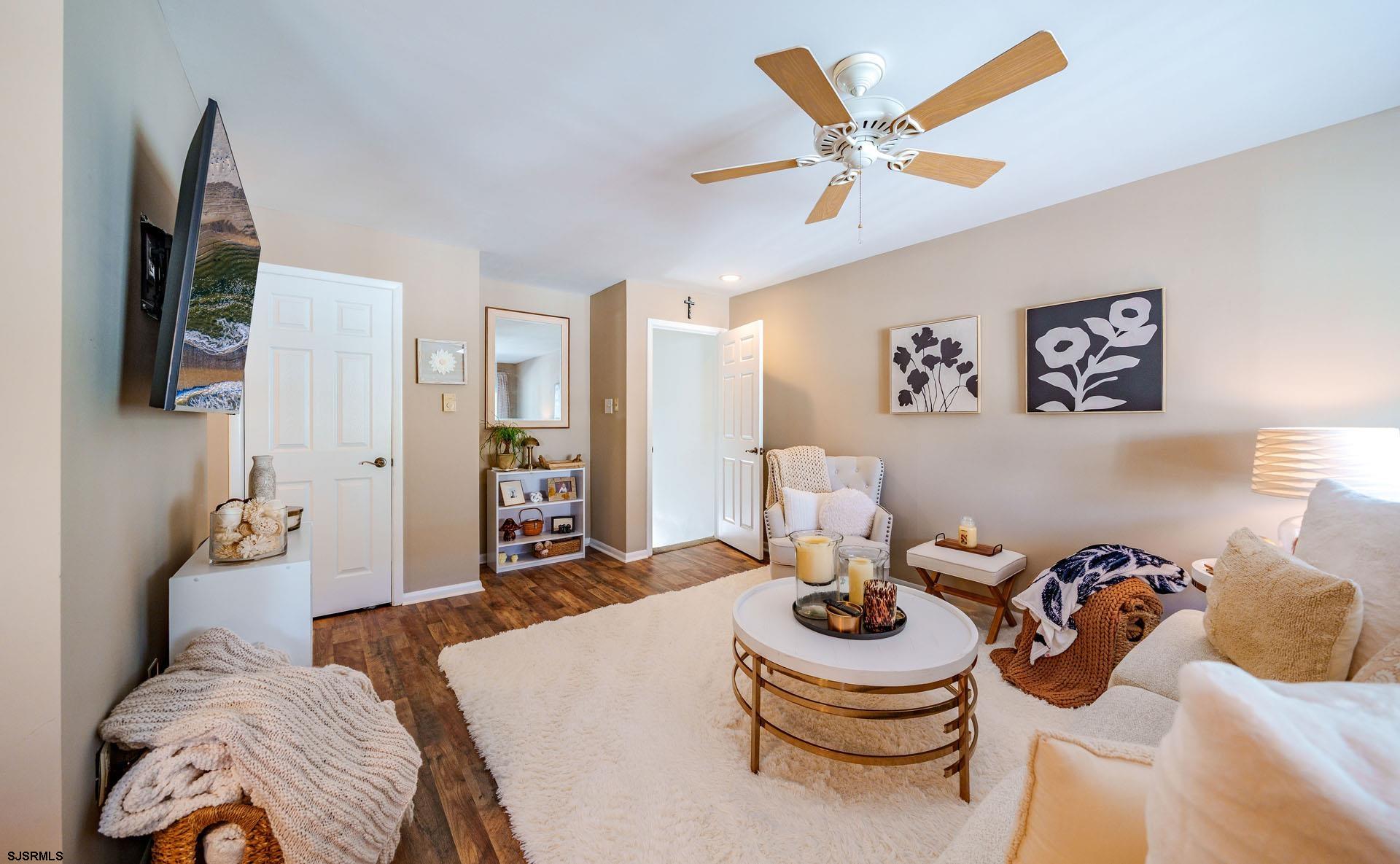 2734 Bay Ave Unit: 2734